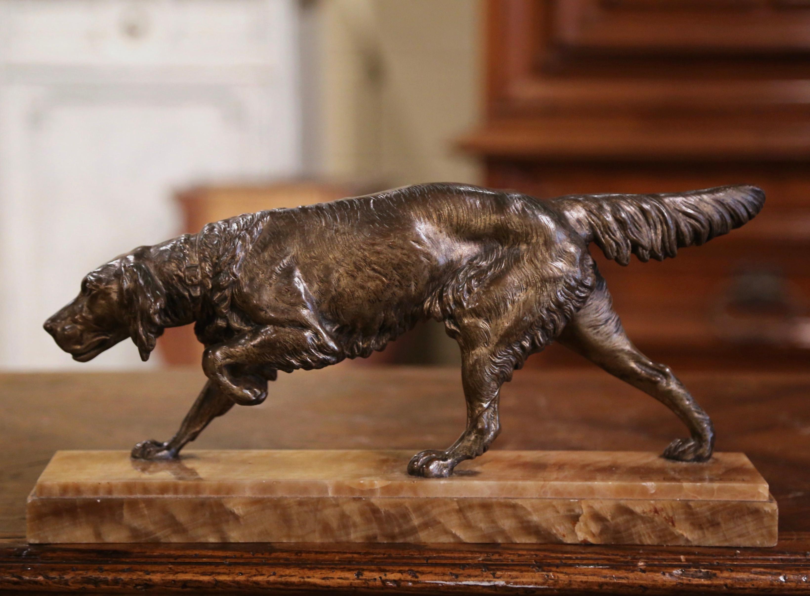 Französische Zinnspitzen-Hundeskulptur auf Marmorsockel, signiert Masson, 19. Jahrhundert im Angebot 3