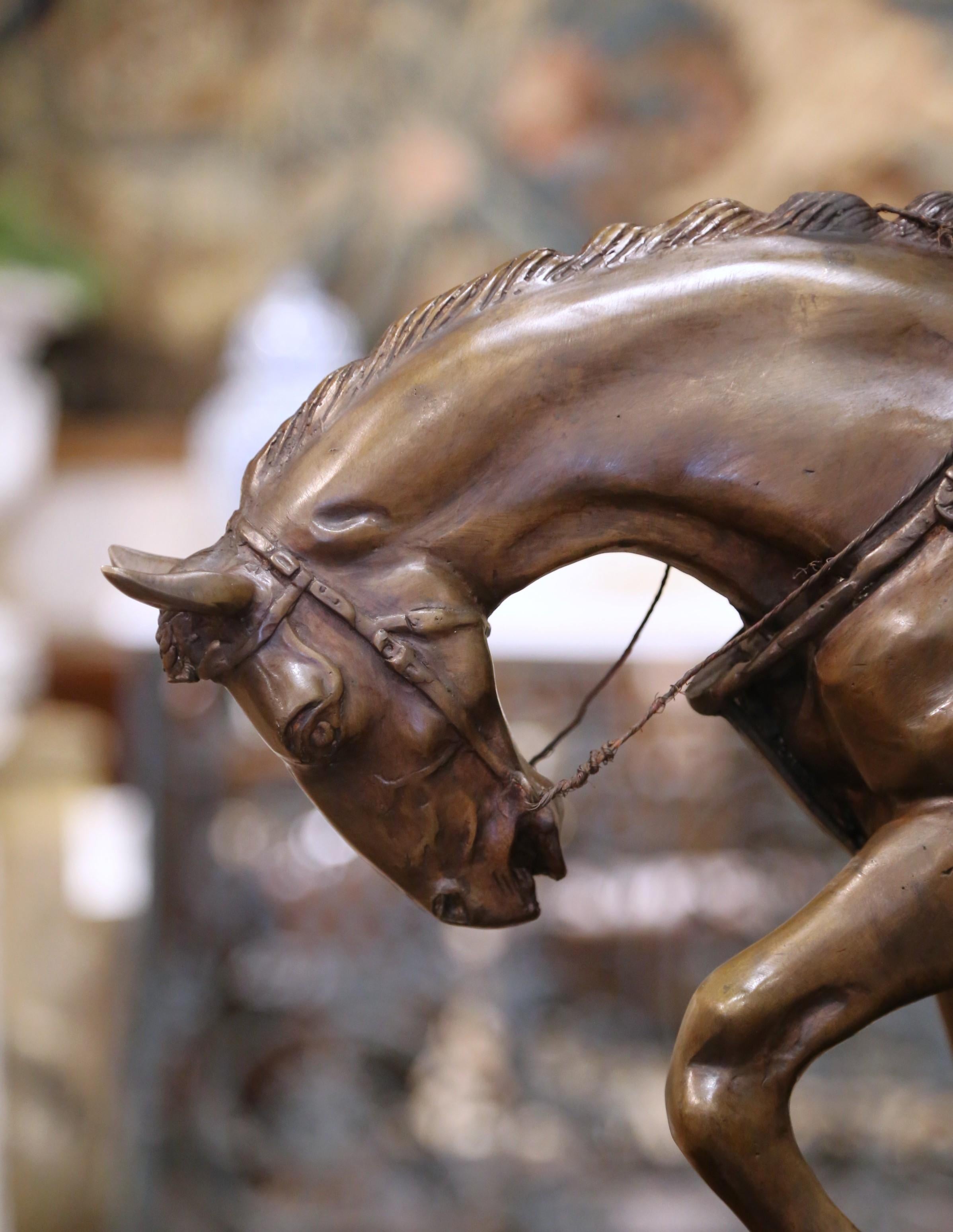Scultura in speltro francese del XIX secolo raffigurante un fantino a cavallo, firmata P & A. Mène in vendita 3