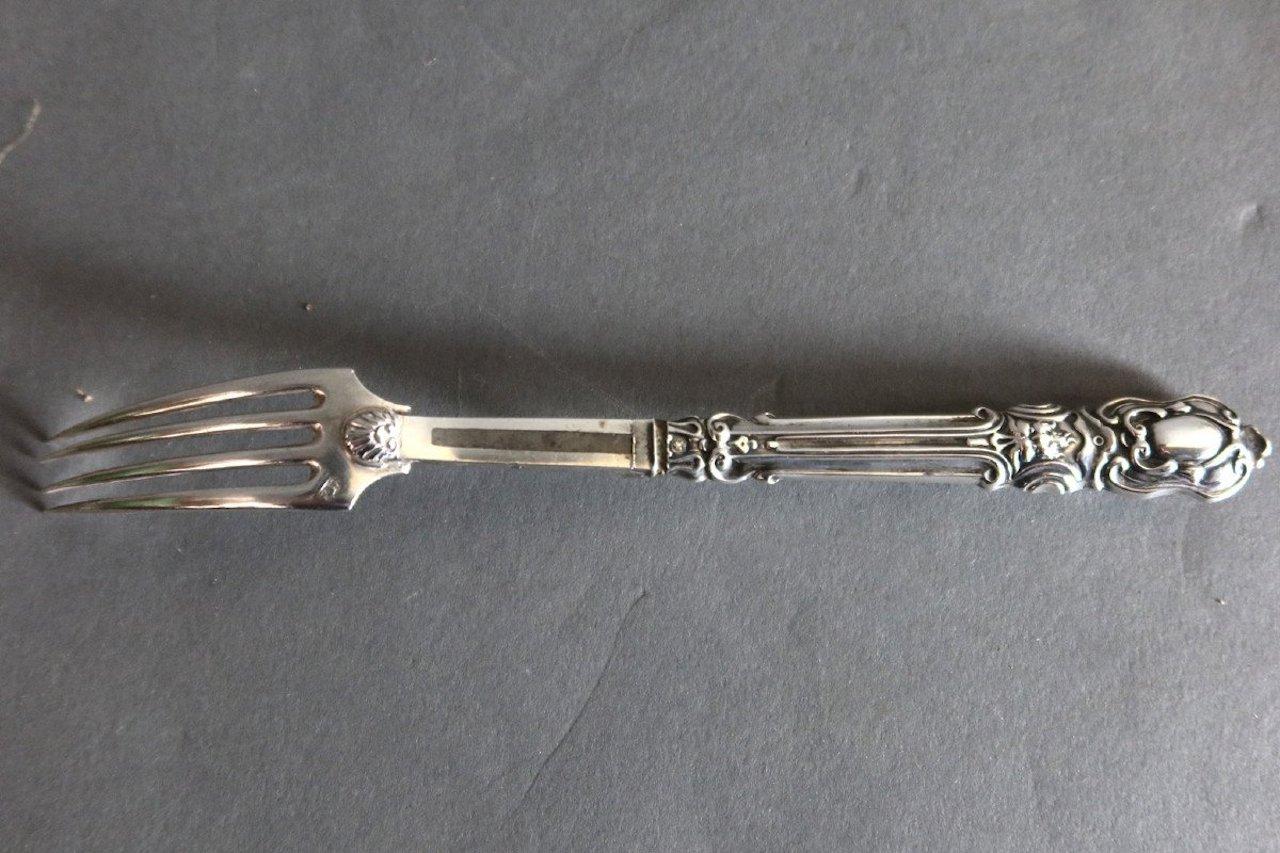 19th Century French Sterling Silver Folding In Good Condition For Sale In LEGNY, FR