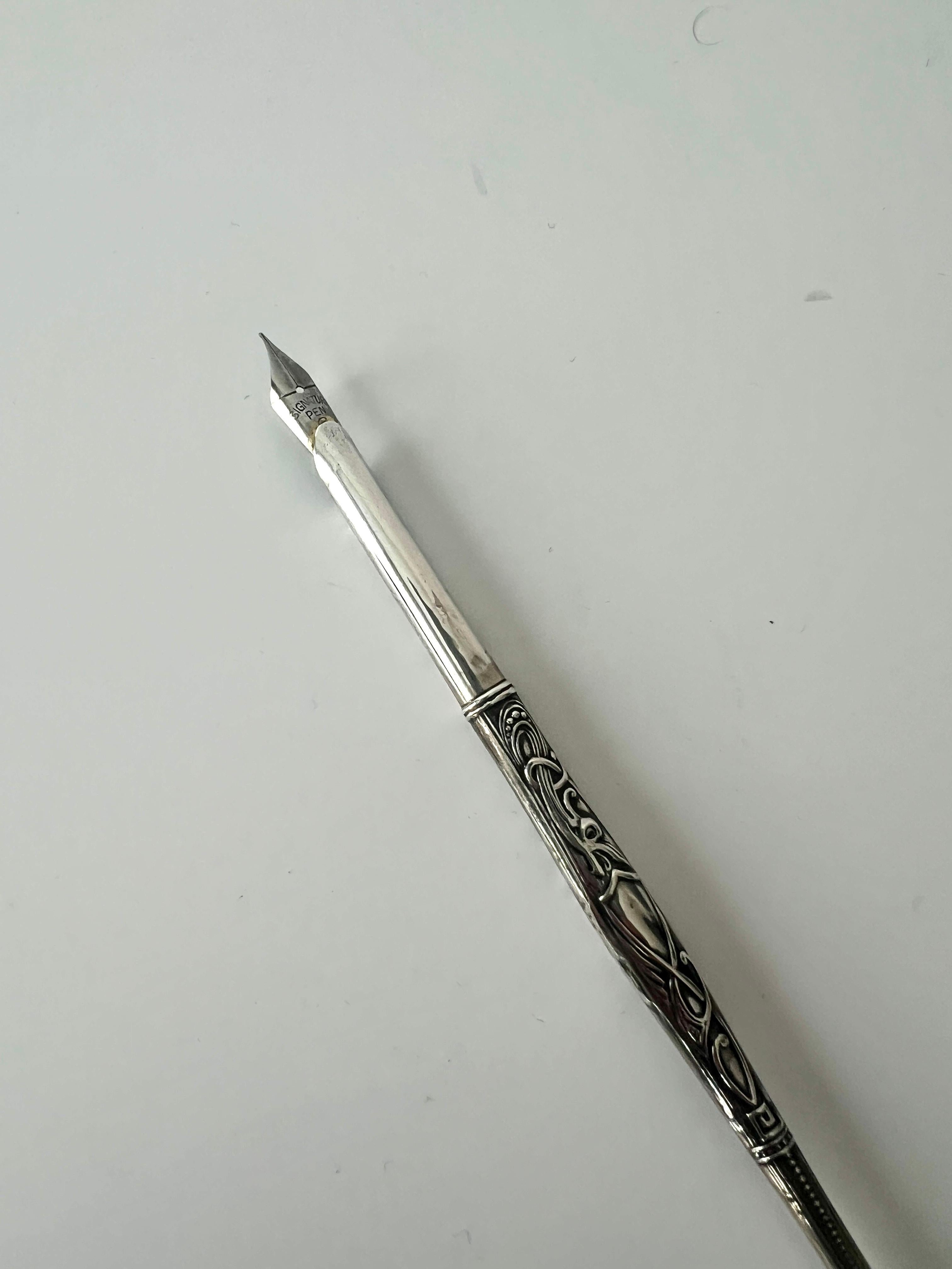 Francese Penna stilografica francese Repoussé del XIX secolo in vendita