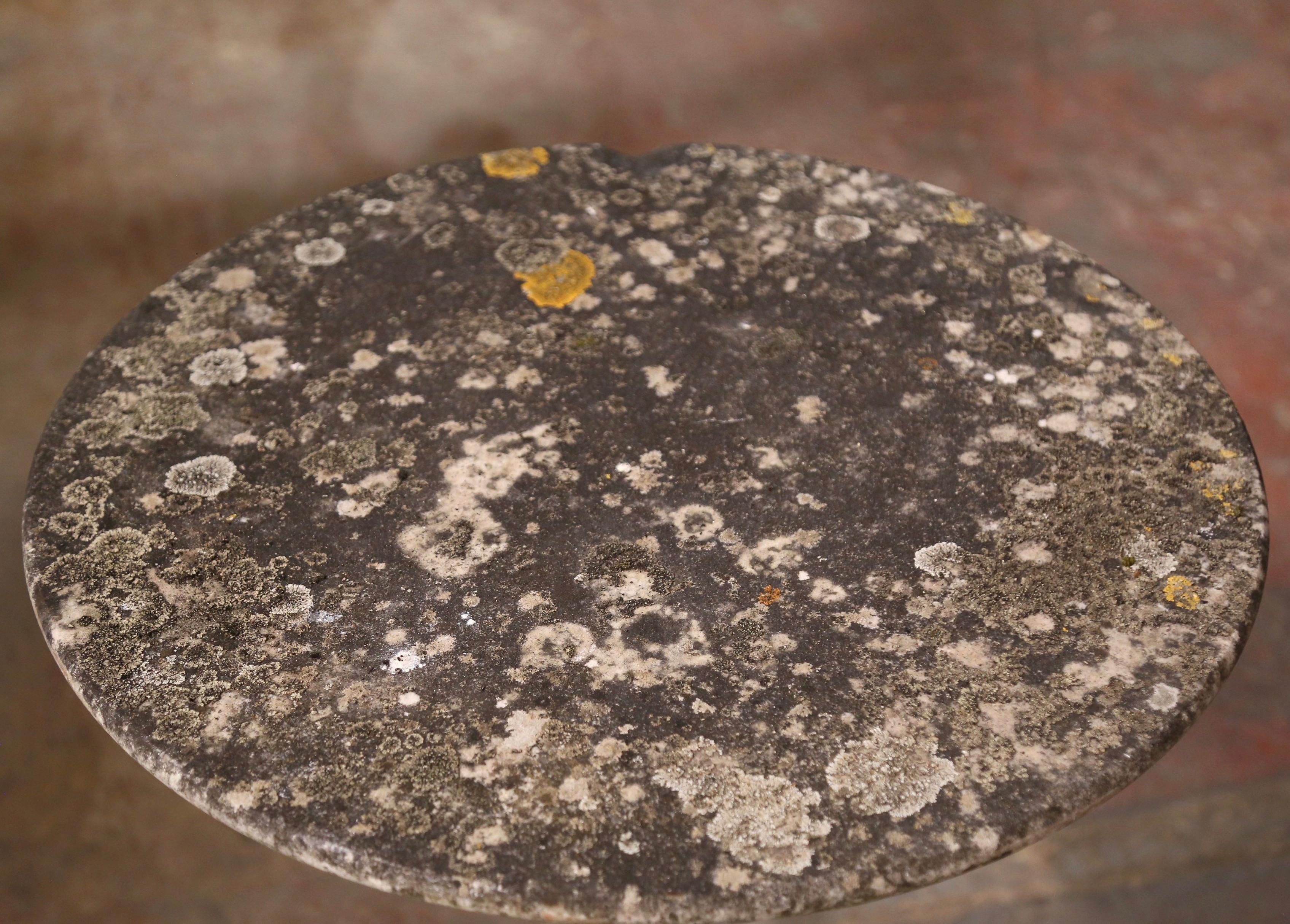 Guéridon Bistrot du 19ème siècle en fer avec plateau en pierre de Normandie Excellent état - En vente à Dallas, TX