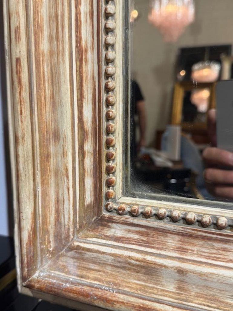 Espejo Louis Philippe Francés del Siglo XIX de Gesso Decapado en Bueno estado para la venta en Dallas, TX