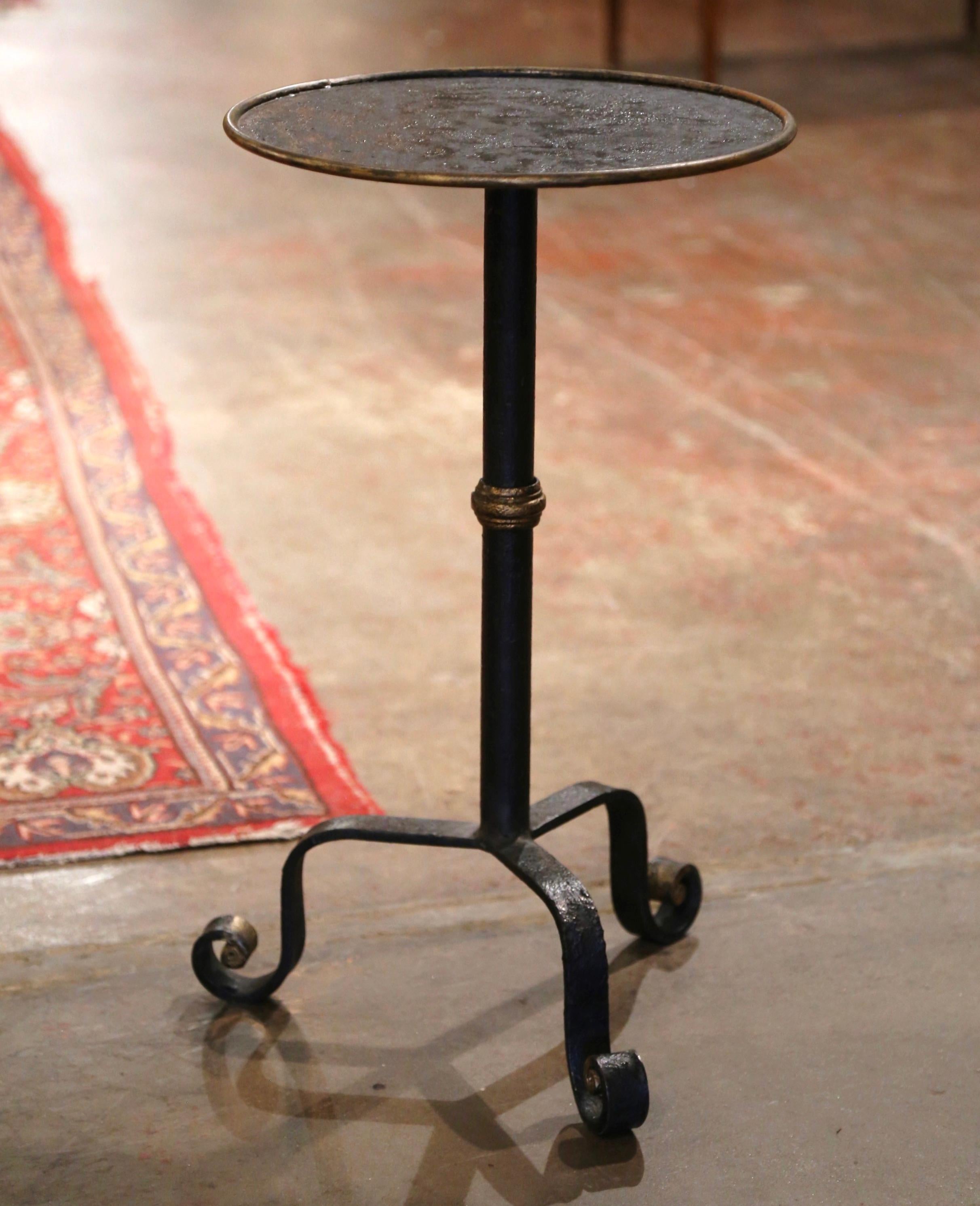 This elegant, antique pedestal table was crafted in Southern France, circa 1880. The martini table features a thick central turned pedestal stem over three curved legs ending with small scroll feet. The serving table is topped with a round surface
