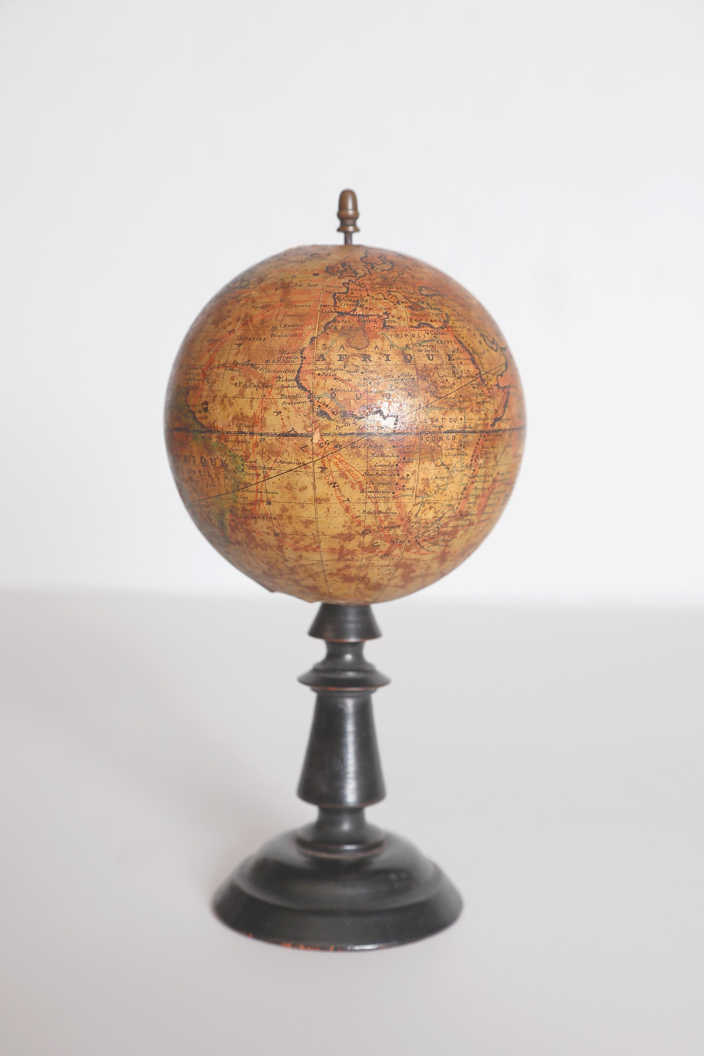Victorien tardif Globe de table français du XIXe siècle /  