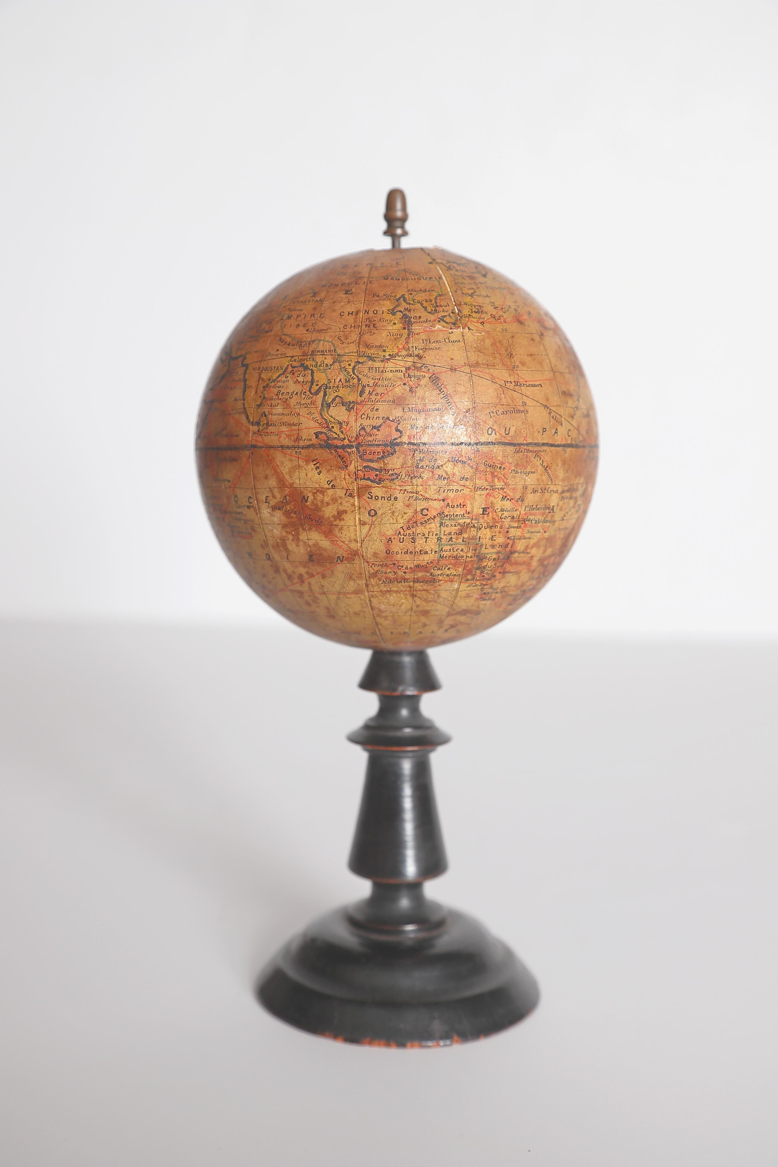 Ébénisé Globe de table français du XIXe siècle /  