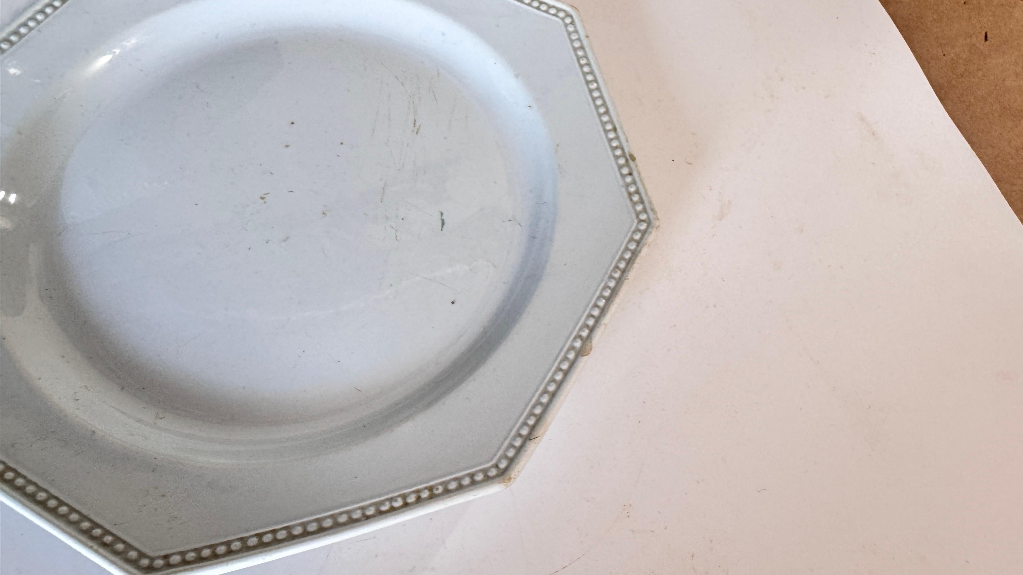 Set di stoviglie francesi del XIX secolo di Creil Montereau, ceramica firmata con perline in vendita 6