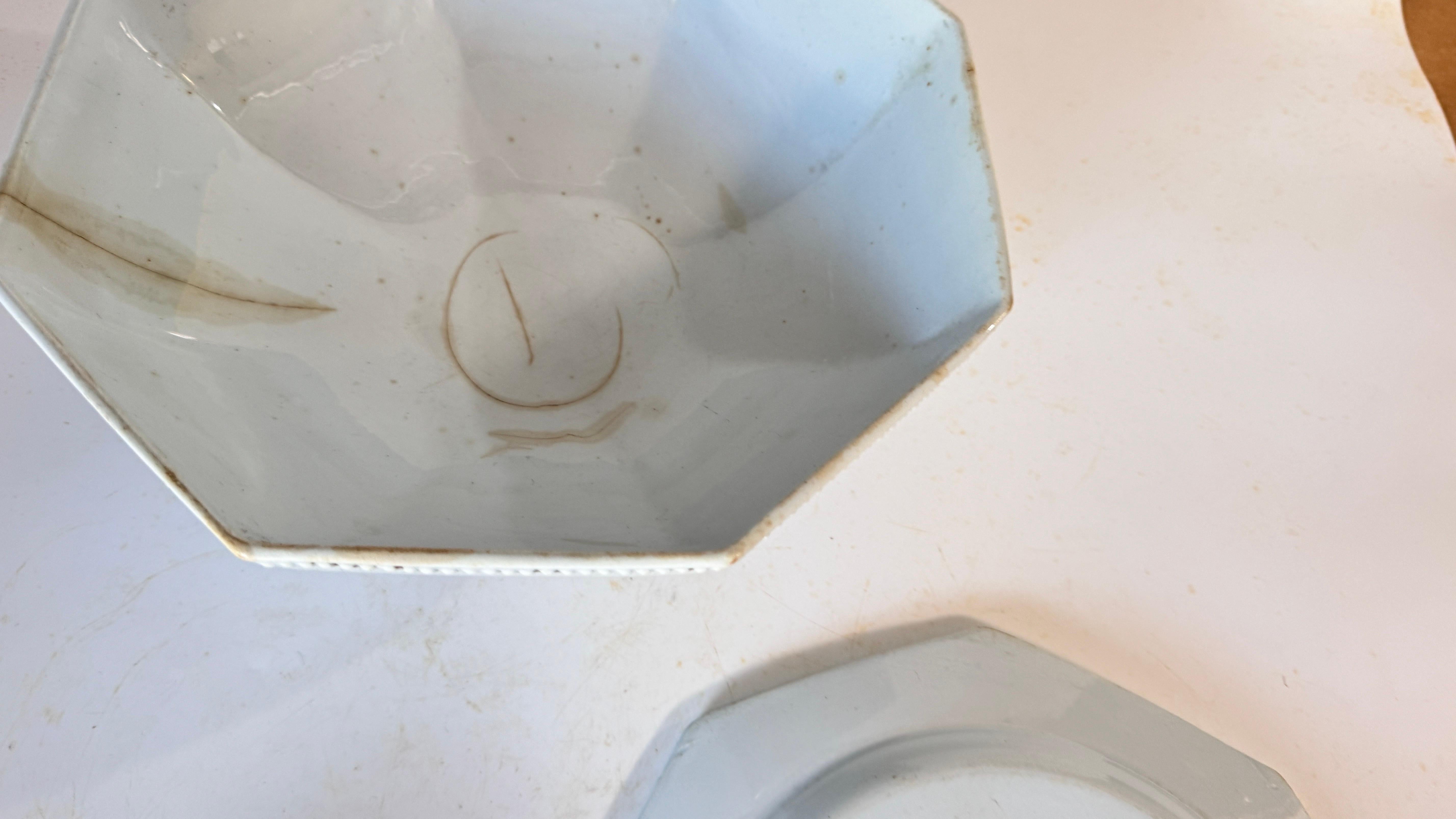 Set di stoviglie francesi del XIX secolo di Creil Montereau, ceramica firmata con perline in vendita 7