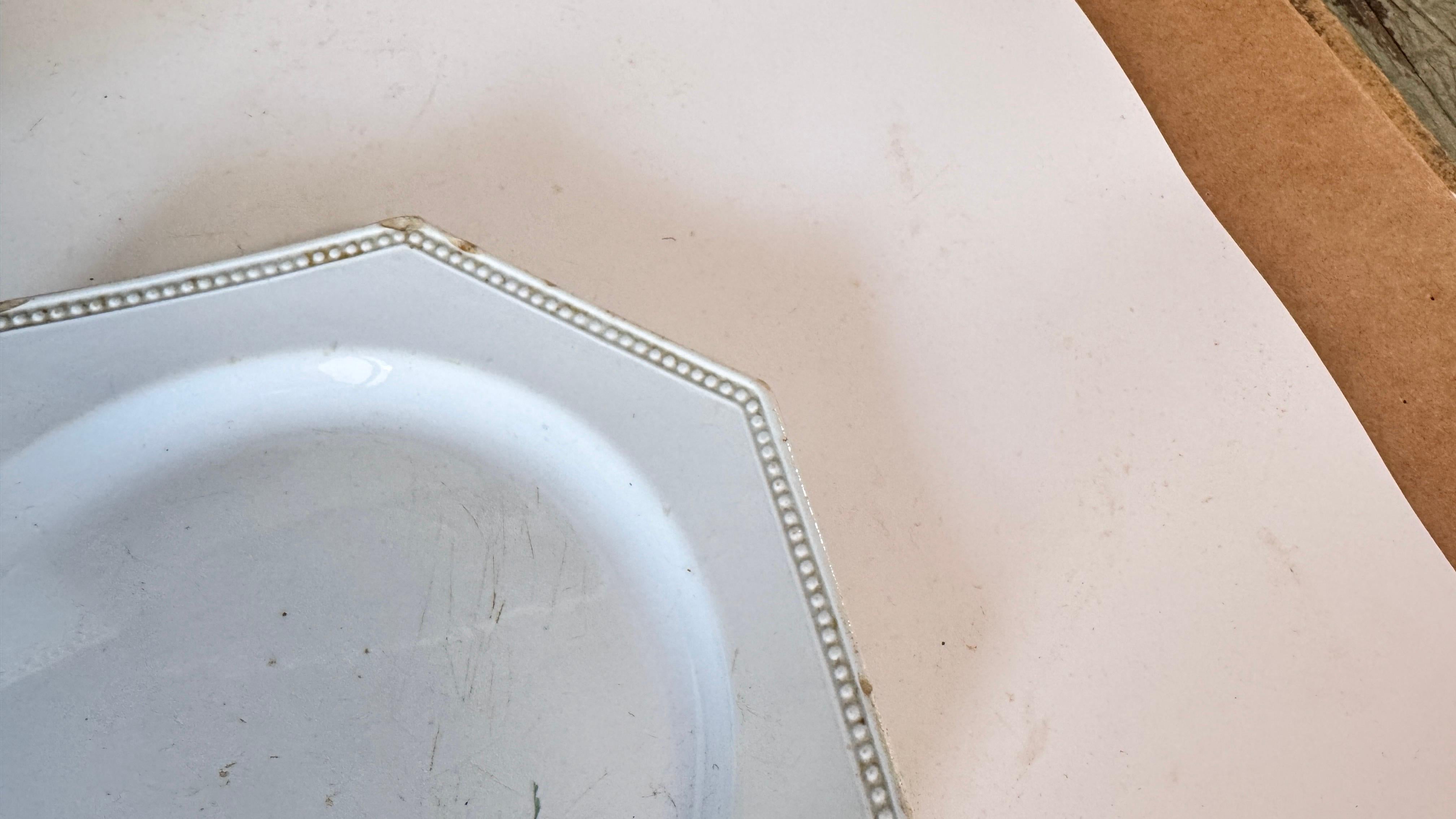 Set di stoviglie francesi del XIX secolo di Creil Montereau, ceramica firmata con perline In condizioni buone in vendita a Auribeau sur Siagne, FR