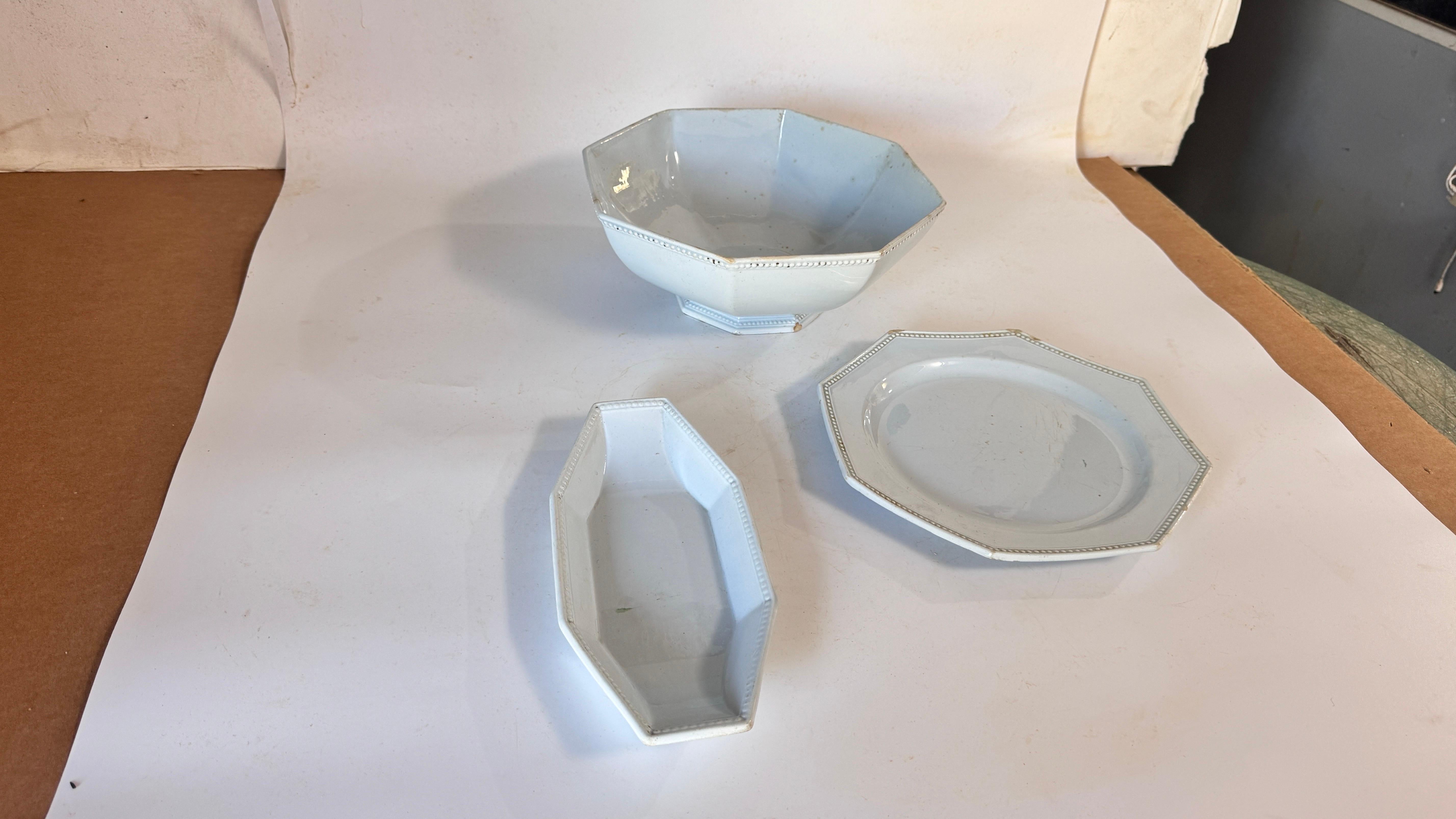 Set di stoviglie francesi del XIX secolo di Creil Montereau, ceramica firmata con perline in vendita 3
