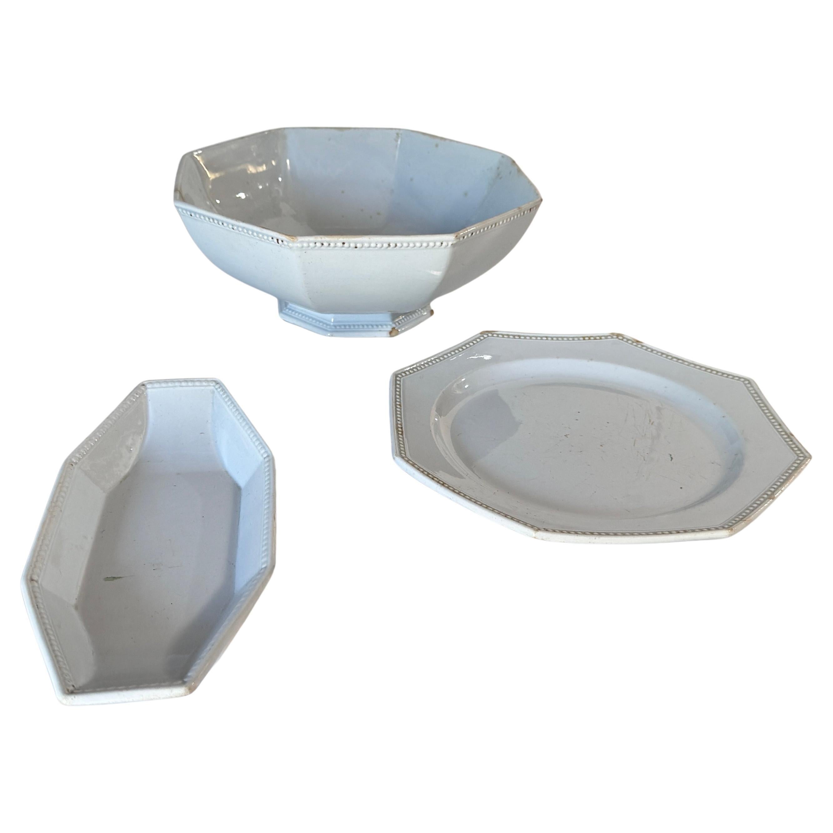 Set di stoviglie francesi del XIX secolo di Creil Montereau, ceramica firmata con perline in vendita