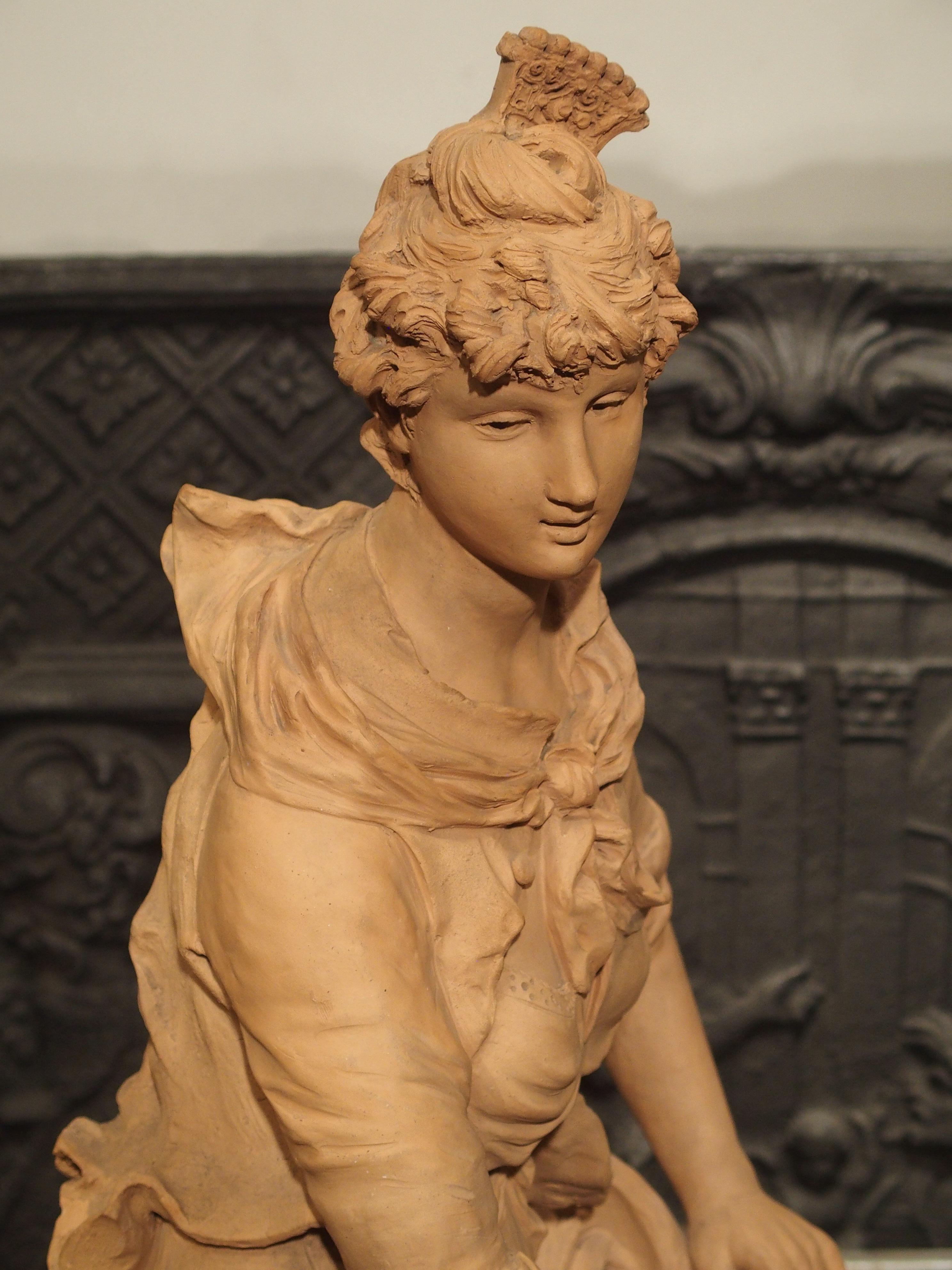Statue française du XIXe siècle en terre cuite d'une femme au bord d'une fontaine en vente 12