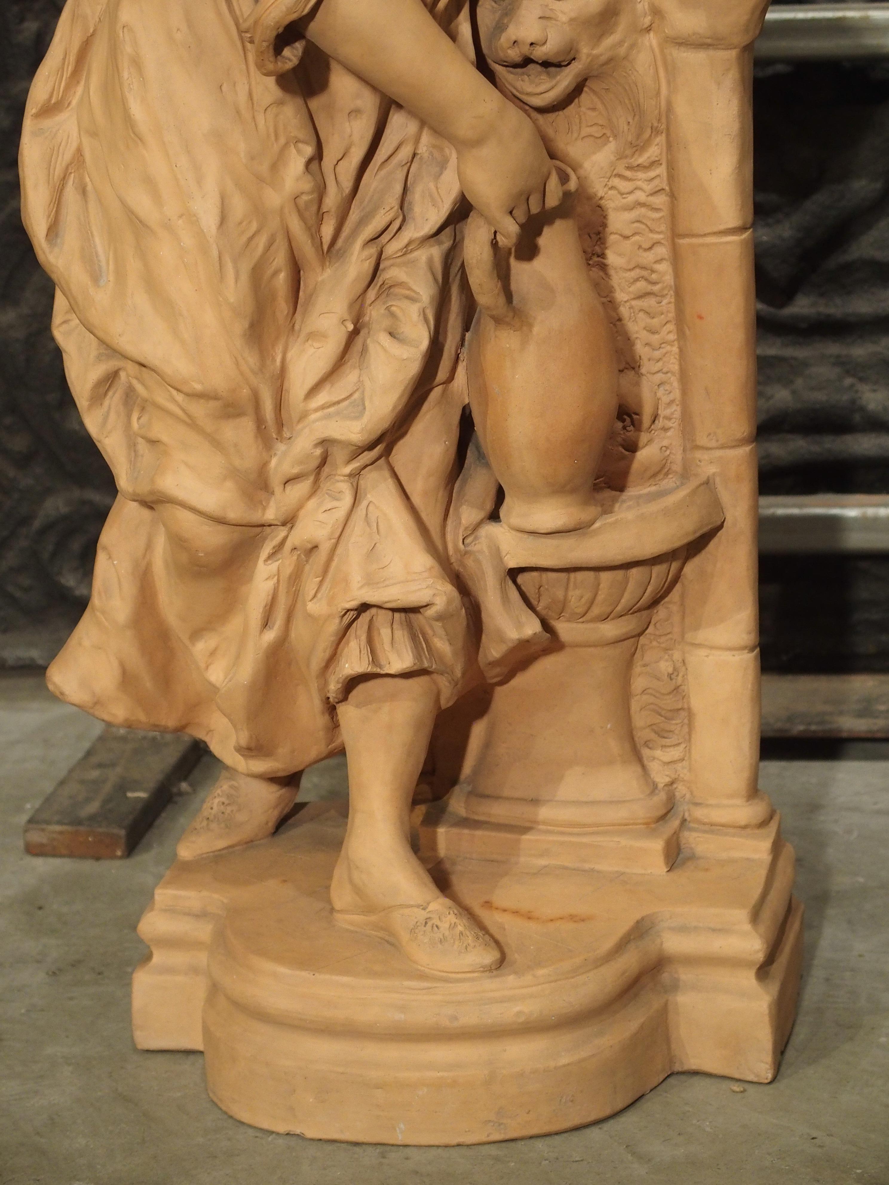 Français Statue française du XIXe siècle en terre cuite d'une femme au bord d'une fontaine en vente