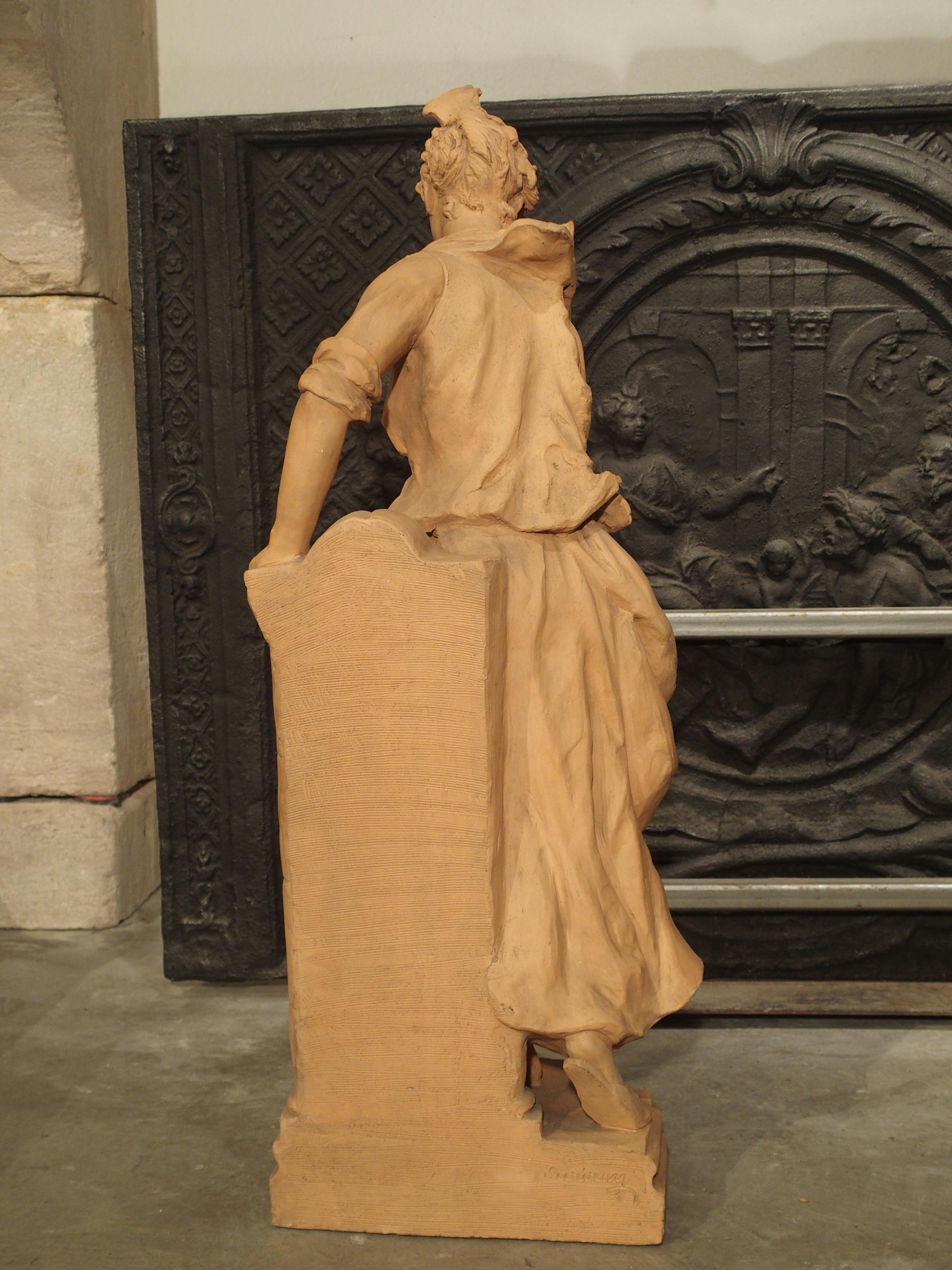 Statue française du XIXe siècle en terre cuite d'une femme au bord d'une fontaine en vente 4