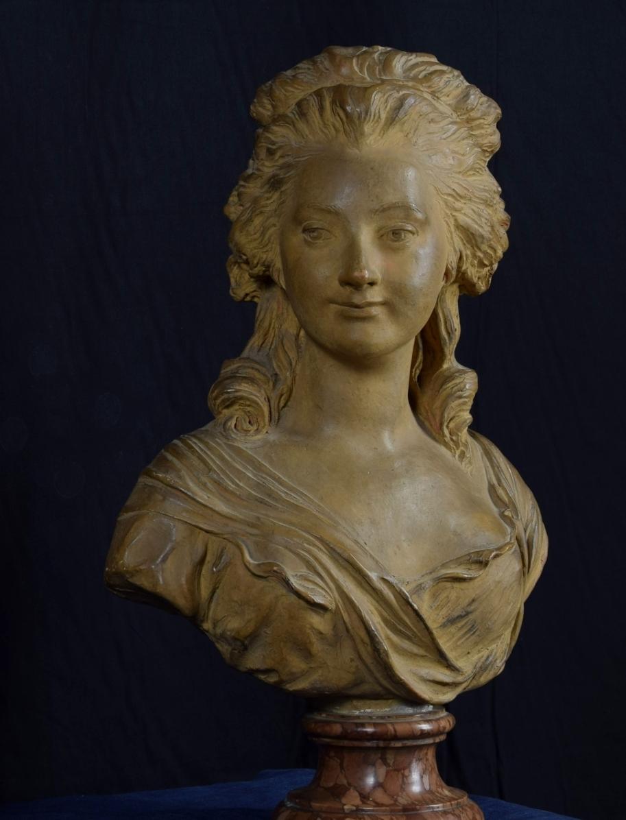 Französische Terrakotta-Büste und Marmorsockel des 19. Jahrhunderts mit edler Frau im Angebot 6