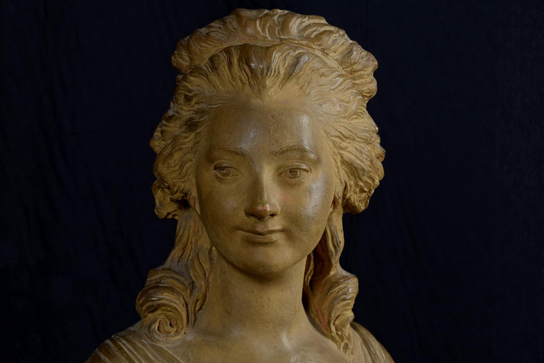 Französische Terrakotta-Büste und Marmorsockel des 19. Jahrhunderts mit edler Frau im Angebot 9