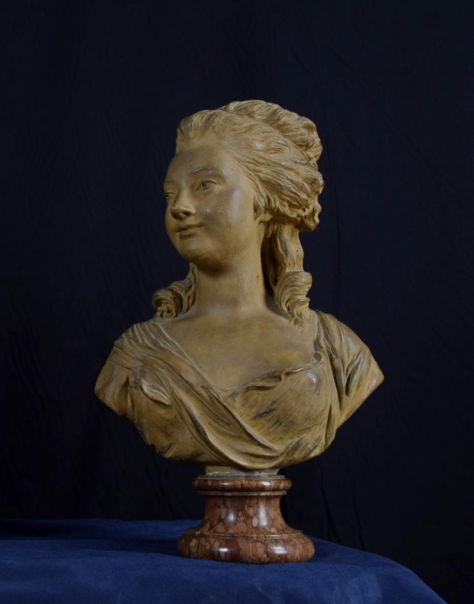 Französische Terrakotta-Büste und Marmorsockel des 19. Jahrhunderts mit edler Frau im Angebot 15