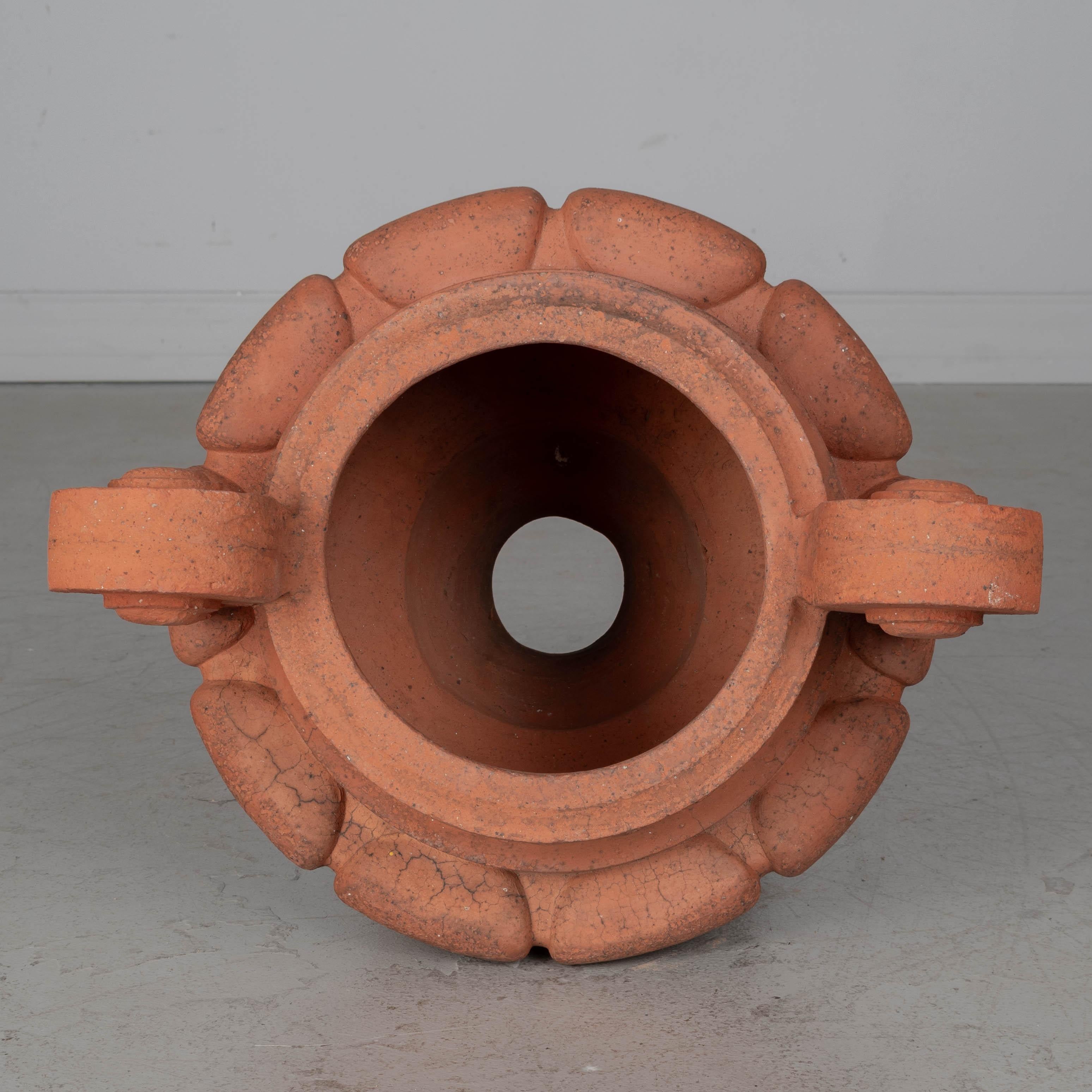 Urna da giardino in terracotta francese del XIX secolo di Perrusson in vendita 4