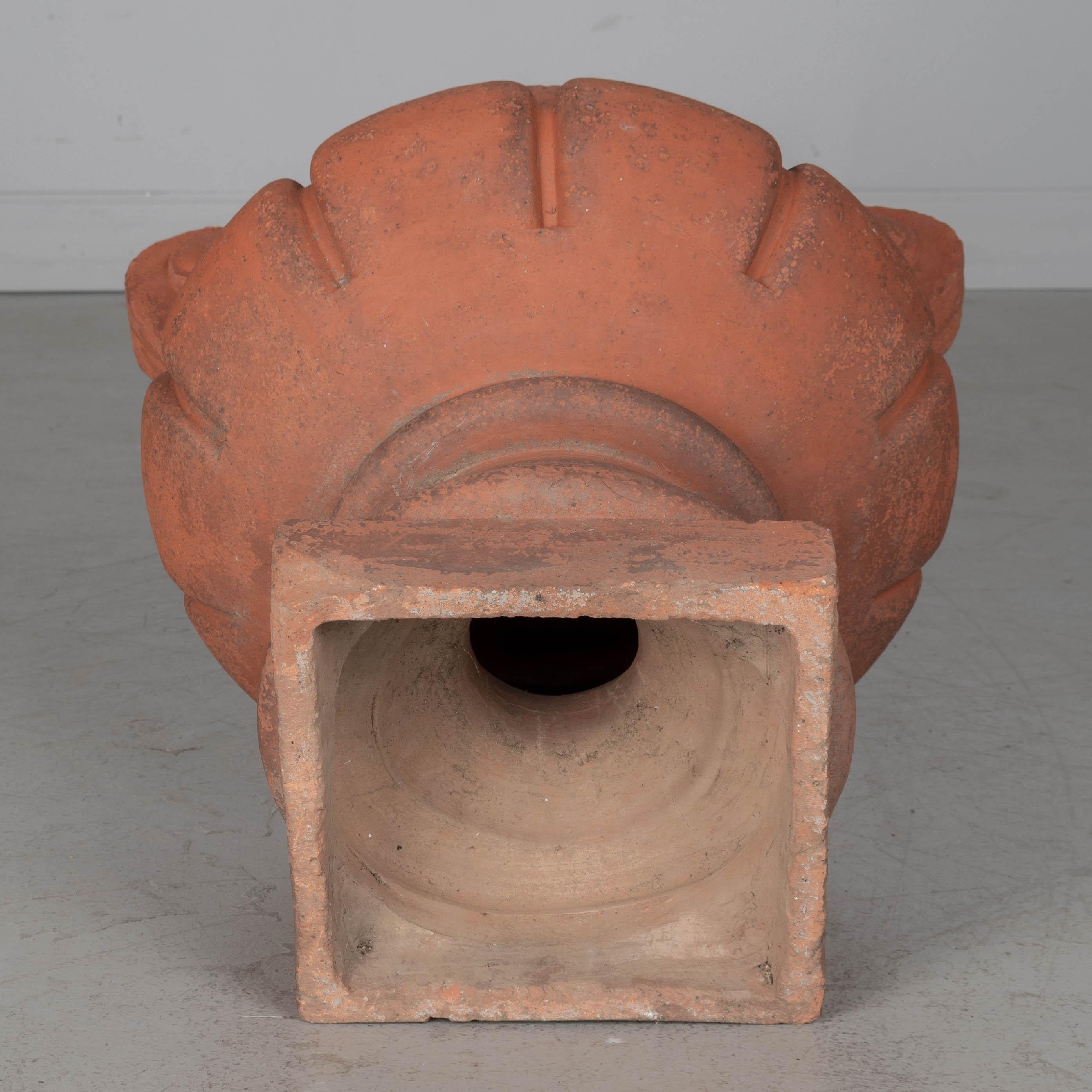 Urna da giardino in terracotta francese del XIX secolo di Perrusson in vendita 5