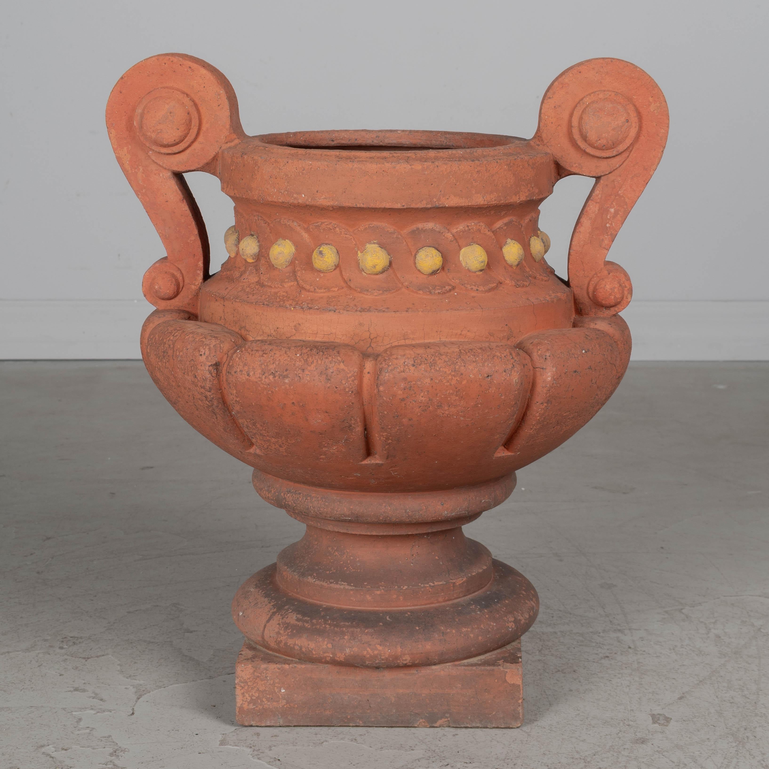 Urna da giardino in terracotta francese del XIX secolo di Perrusson in vendita 7