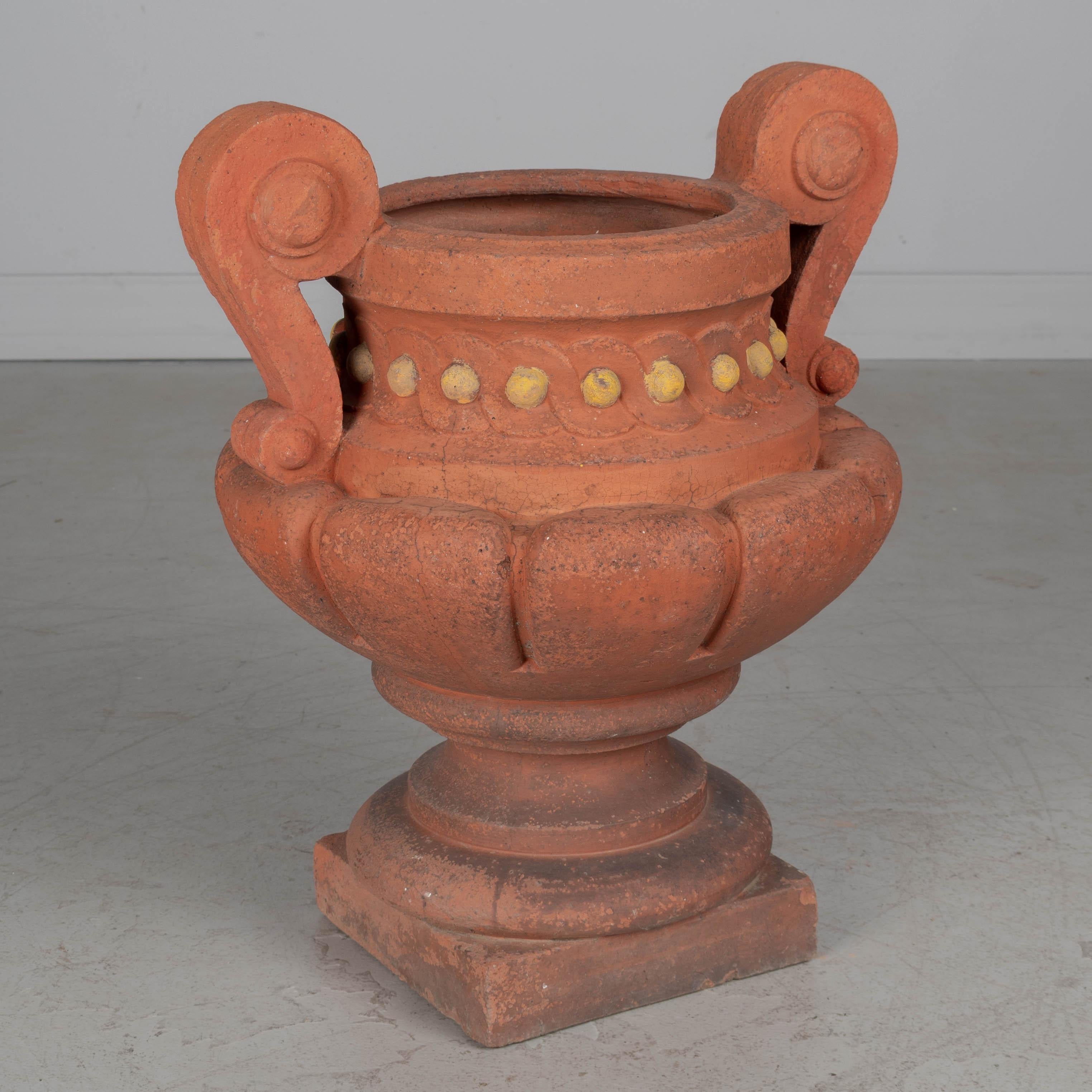 Terracotta Urna da giardino in terracotta francese del XIX secolo di Perrusson in vendita