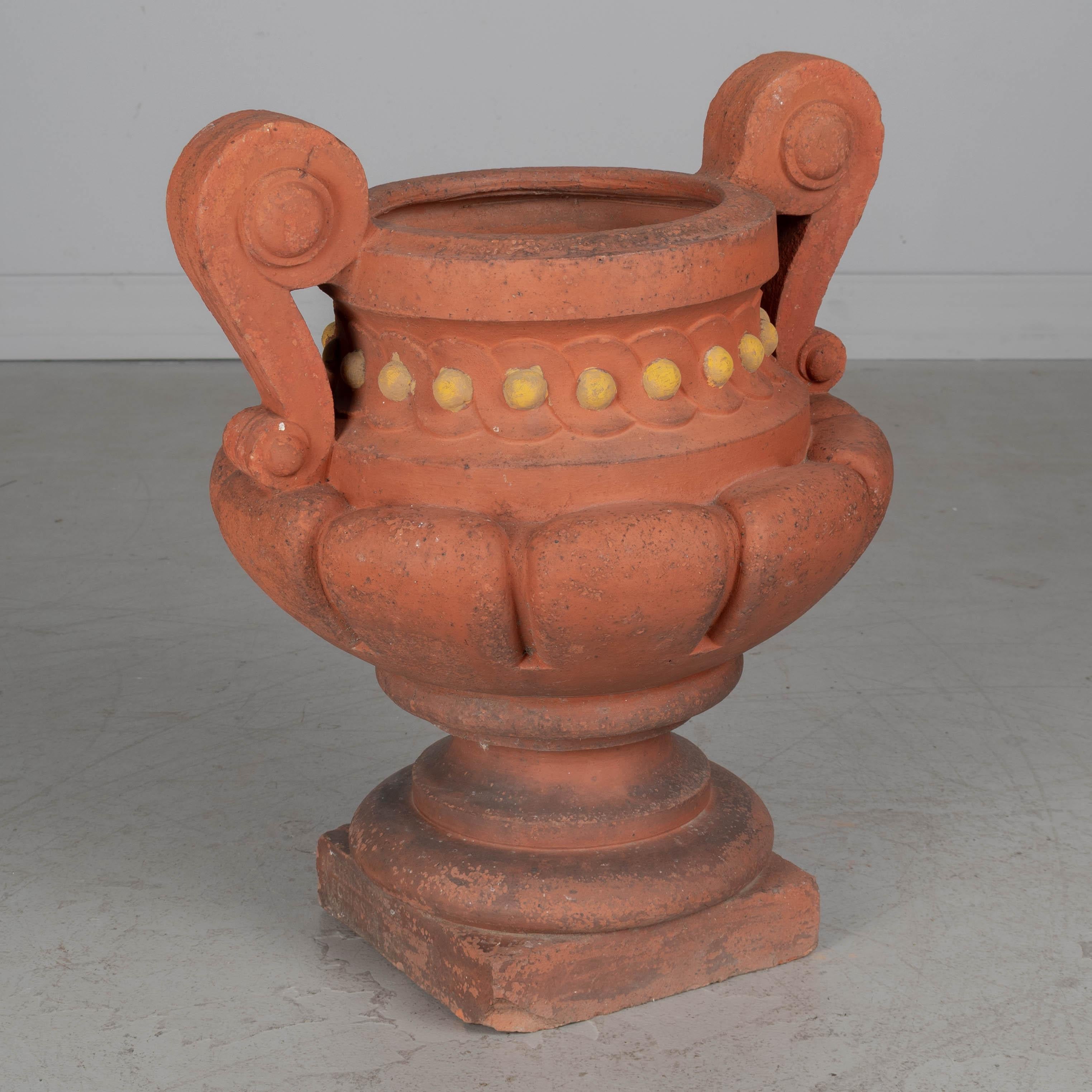 Urna da giardino in terracotta francese del XIX secolo di Perrusson in vendita 1