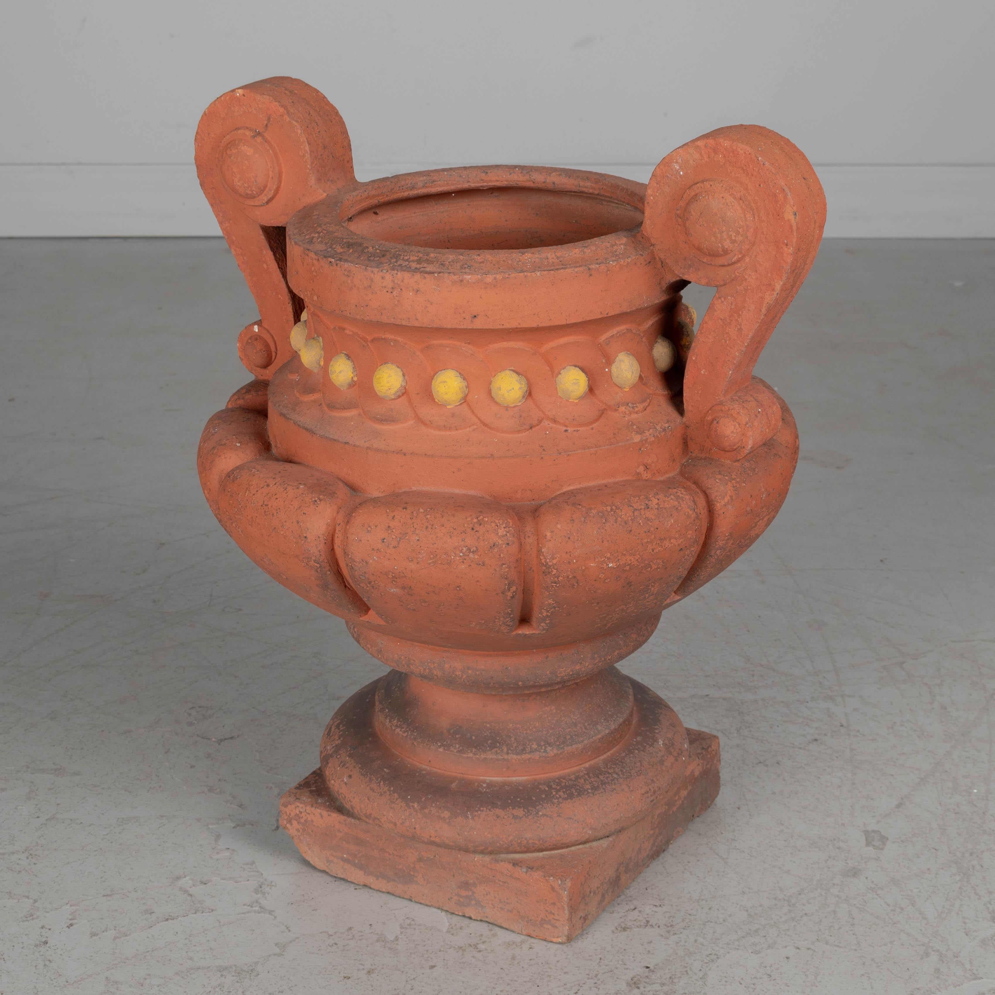 Urna da giardino in terracotta francese del XIX secolo di Perrusson in vendita 2