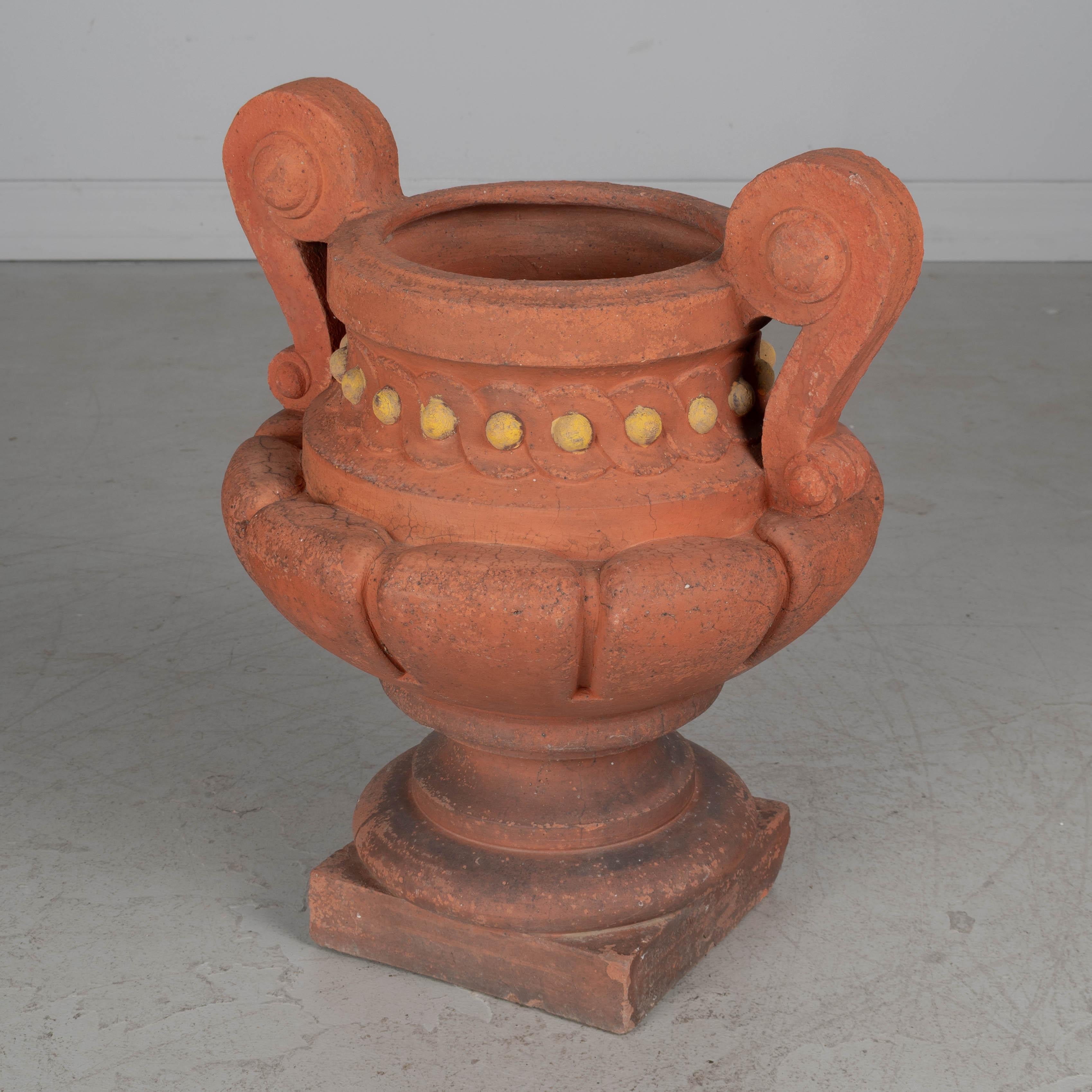 Urna da giardino in terracotta francese del XIX secolo di Perrusson in vendita 3