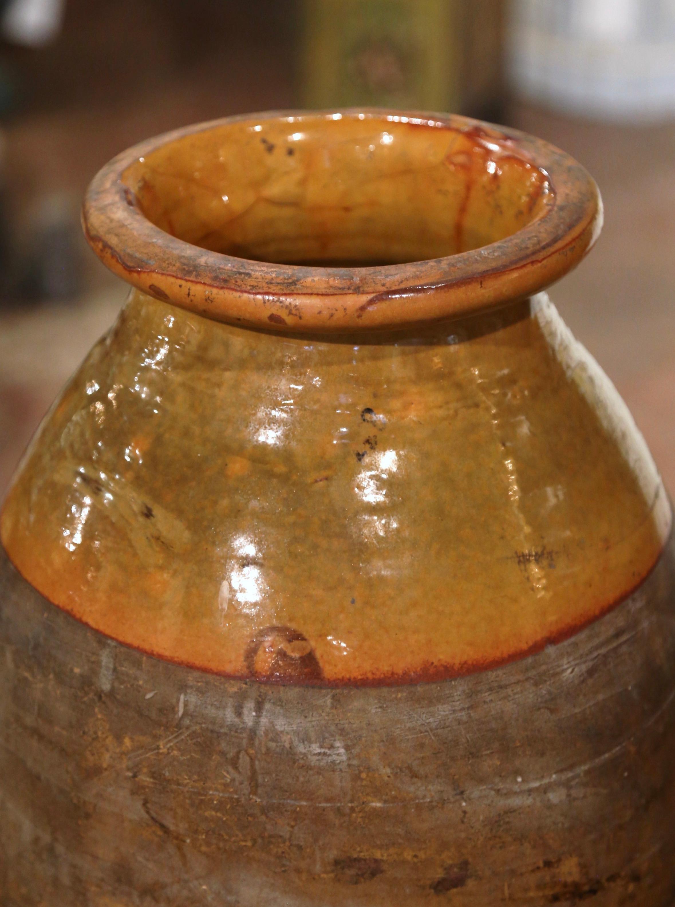 19th Century French Terracotta Olive Jar from Provence For Sale 1
