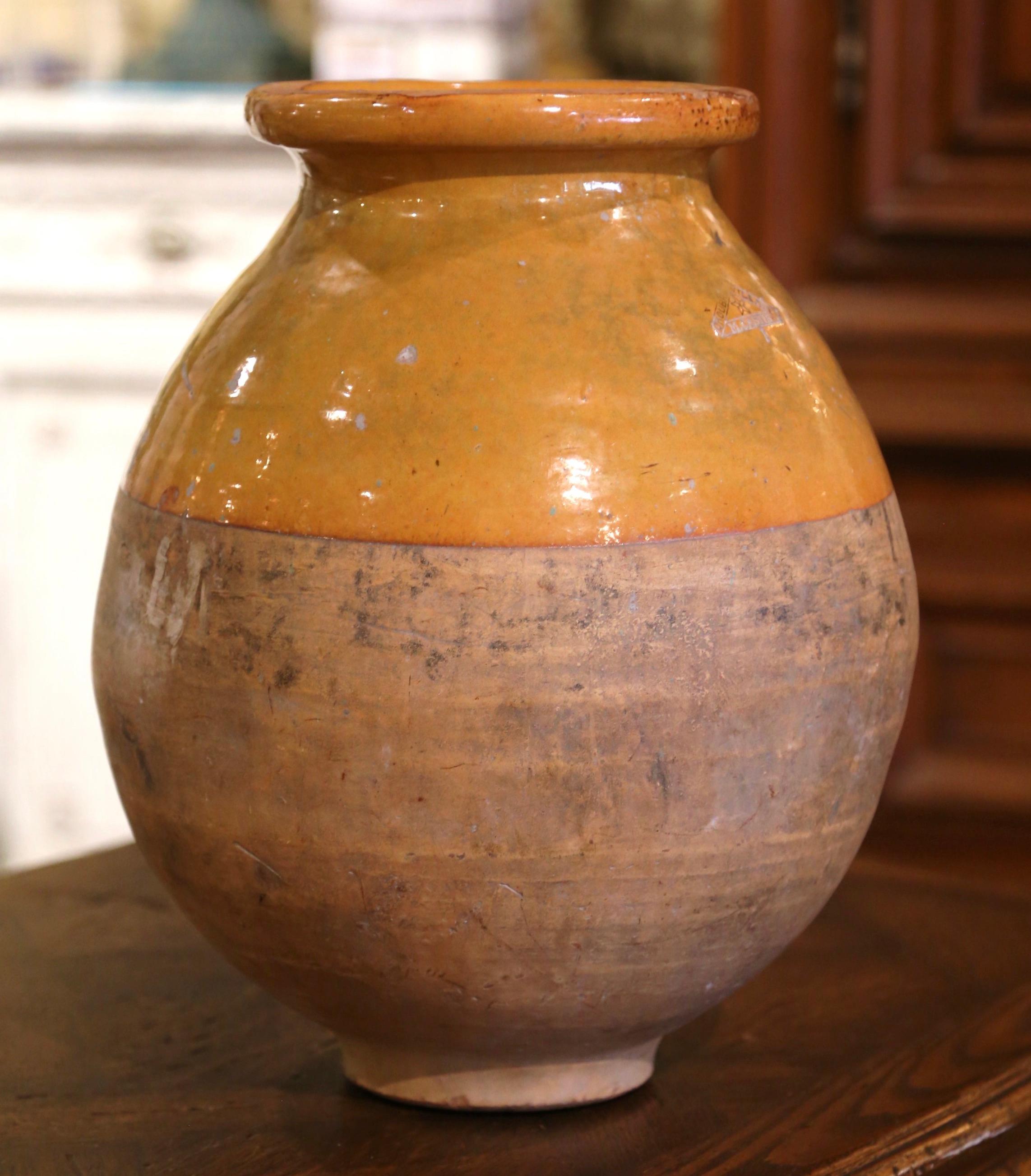 19th Century French Terracotta Olive Jar from Provence For Sale 1