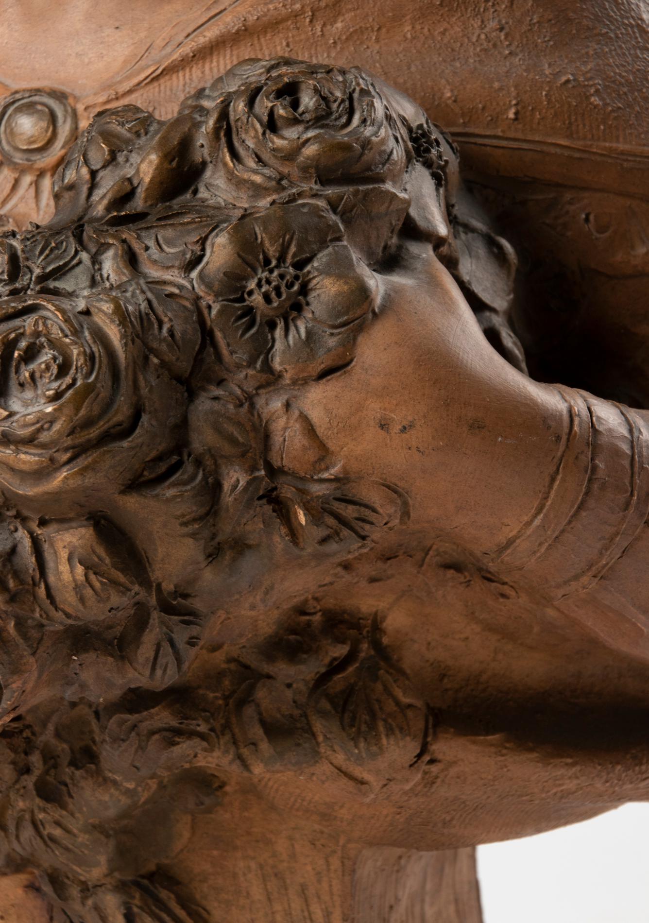 Statue française en terre cuite du 19ème siècle d'une jeune fille à fleurs par Ferrant en vente 6