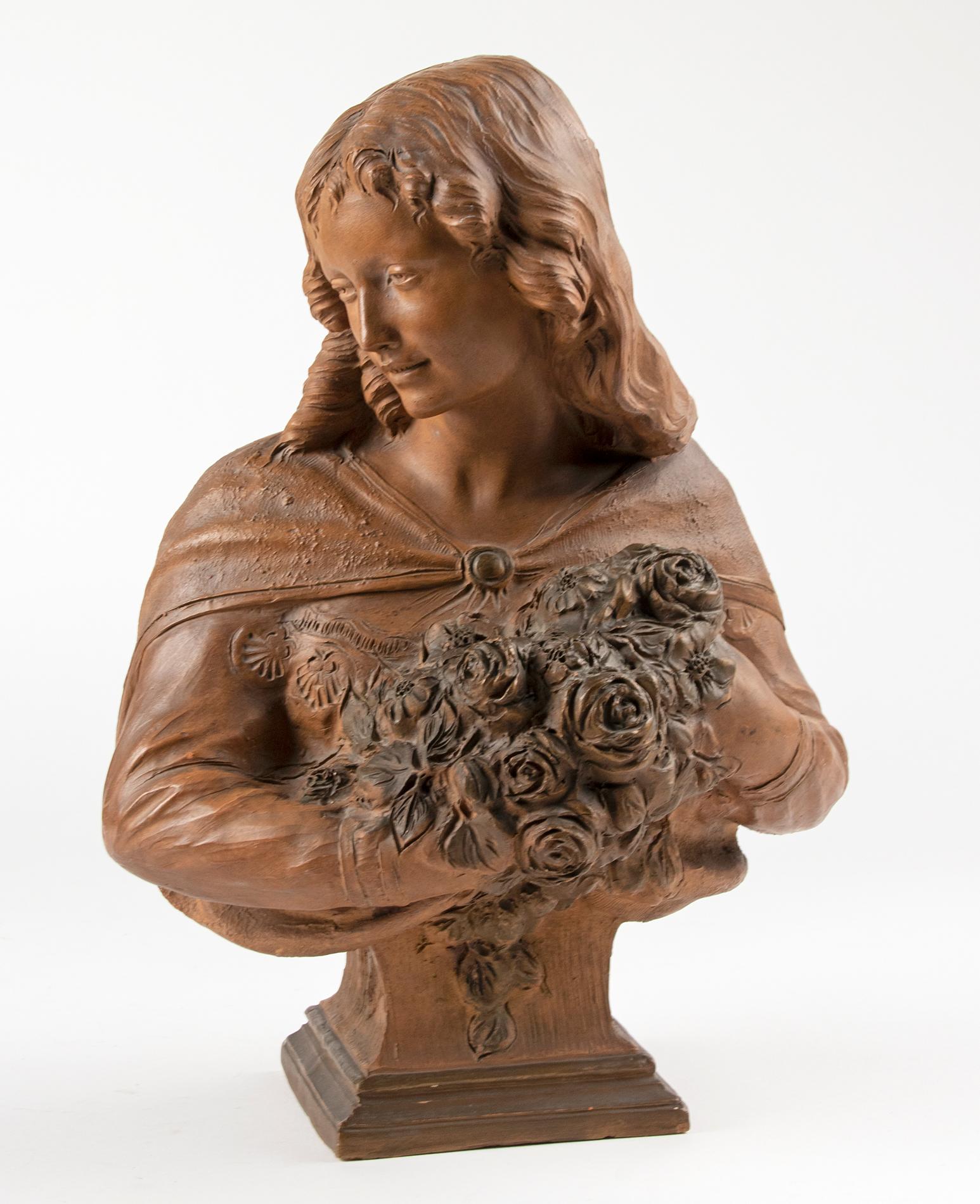 Français Statue française en terre cuite du 19ème siècle d'une jeune fille à fleurs par Ferrant en vente