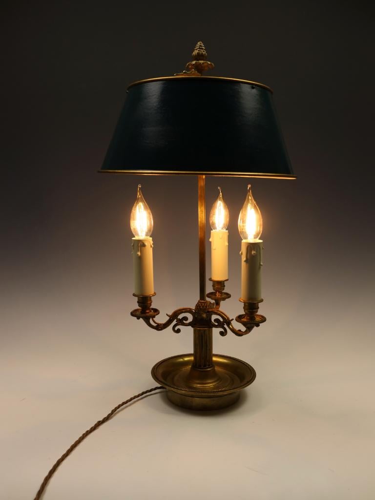 Lampe de table Bouillotte à trois bras du XIXe siècle en vente 8