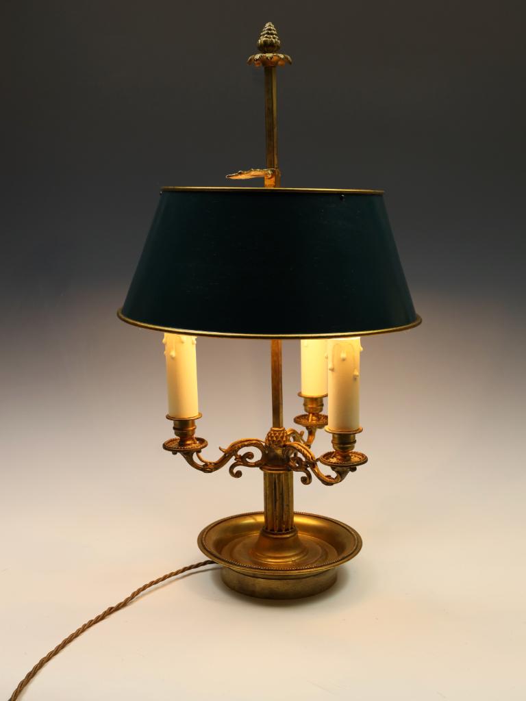 Lampe de table Bouillotte à trois bras du XIXe siècle en vente 9
