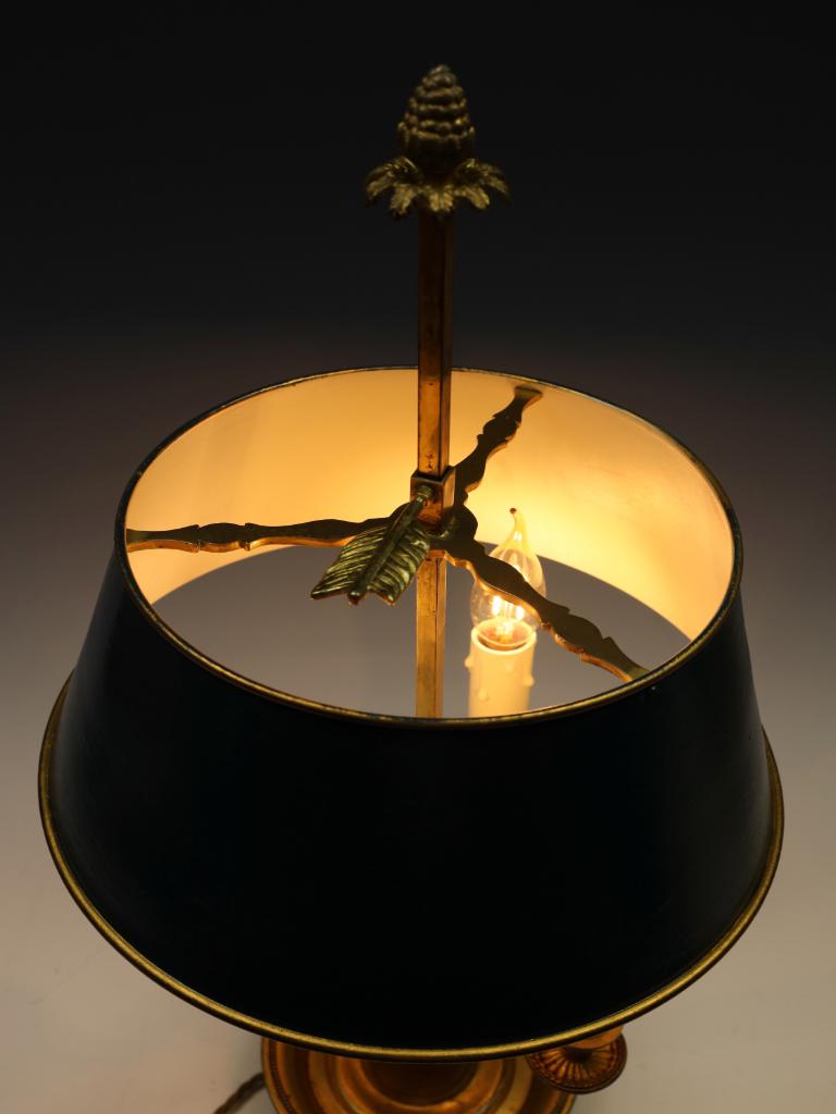 Lampe de table Bouillotte à trois bras du XIXe siècle en vente 10