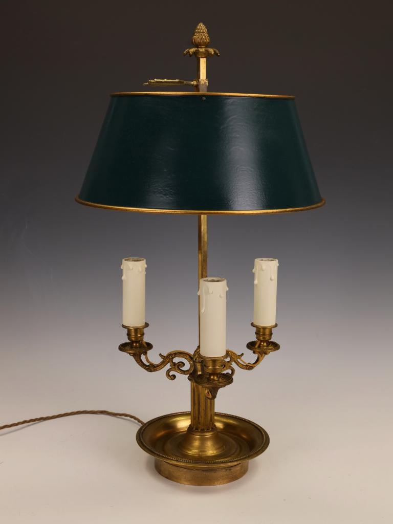 Français Lampe de table Bouillotte à trois bras du XIXe siècle en vente