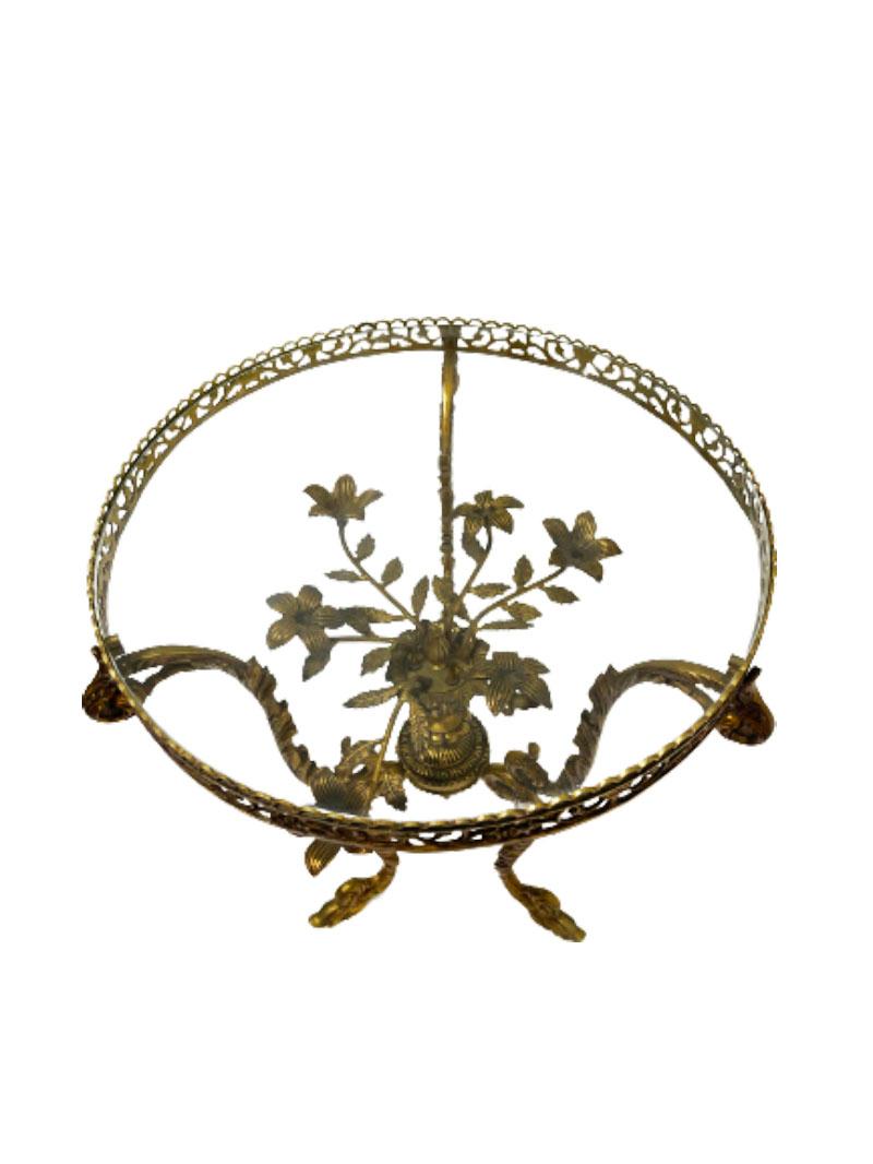 Table d'appoint française du 19ème siècle à trois pieds en bronze Bon état - En vente à Delft, NL
