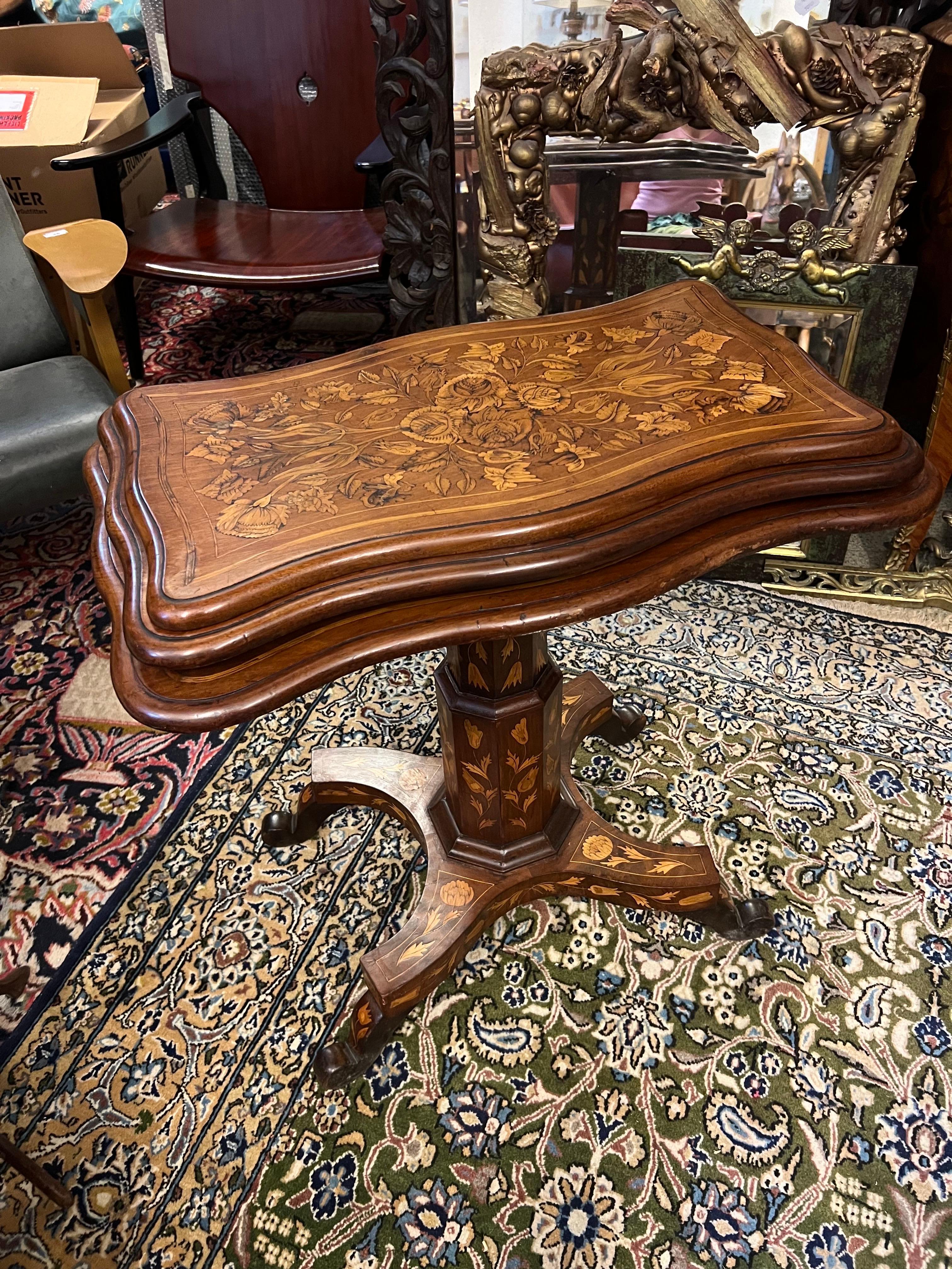 Siglo XIX Mesa plegable francesa de marquetería de tres pisos estilo Louis Philippe Francés en venta