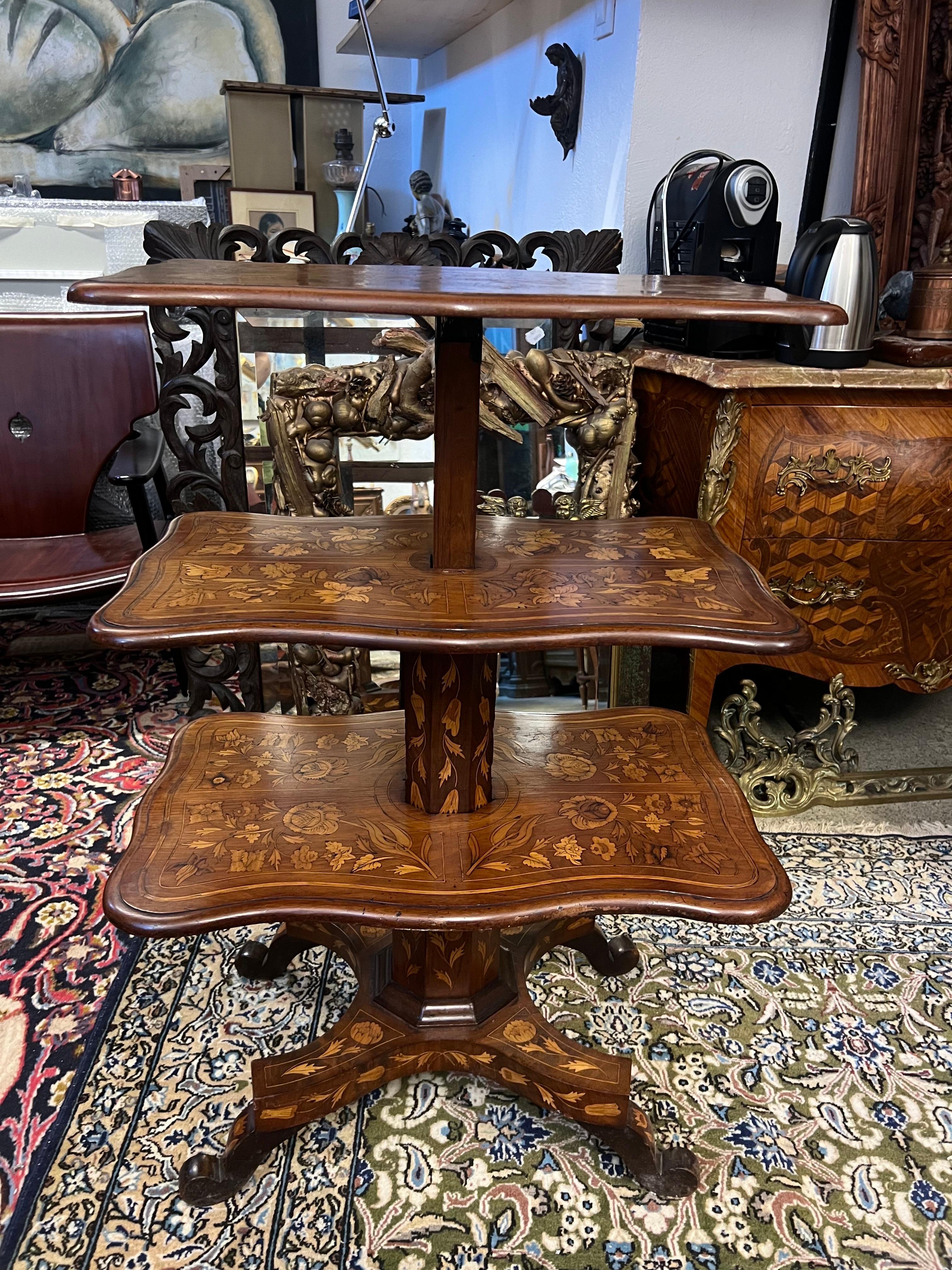 Siglo XIX Mesa plegable francesa de marquetería de tres pisos estilo Louis Philippe siglo XIX en venta