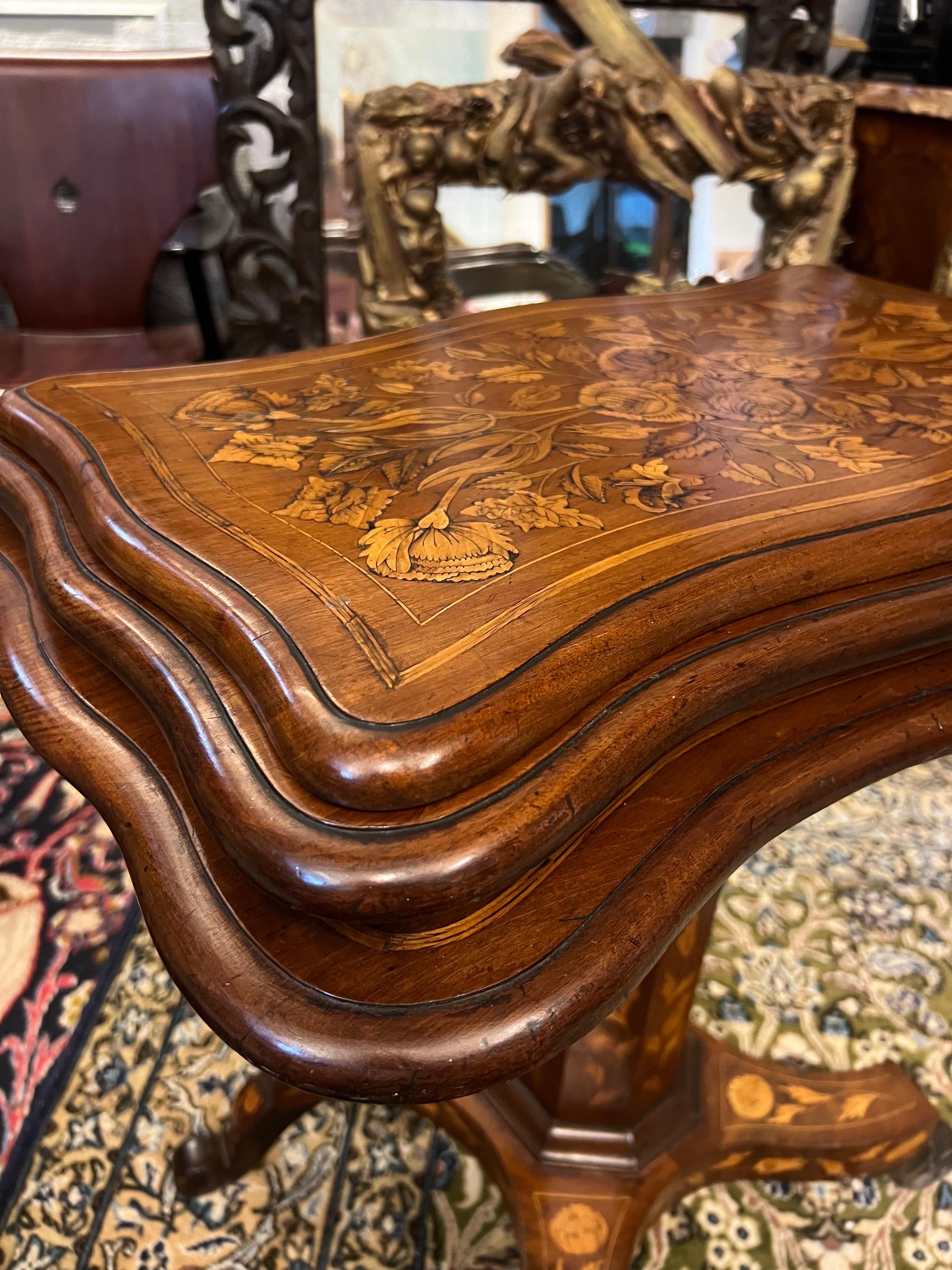 Siglo XIX Mesa plegable francesa de marquetería de tres pisos estilo Louis Philippe Madera en venta