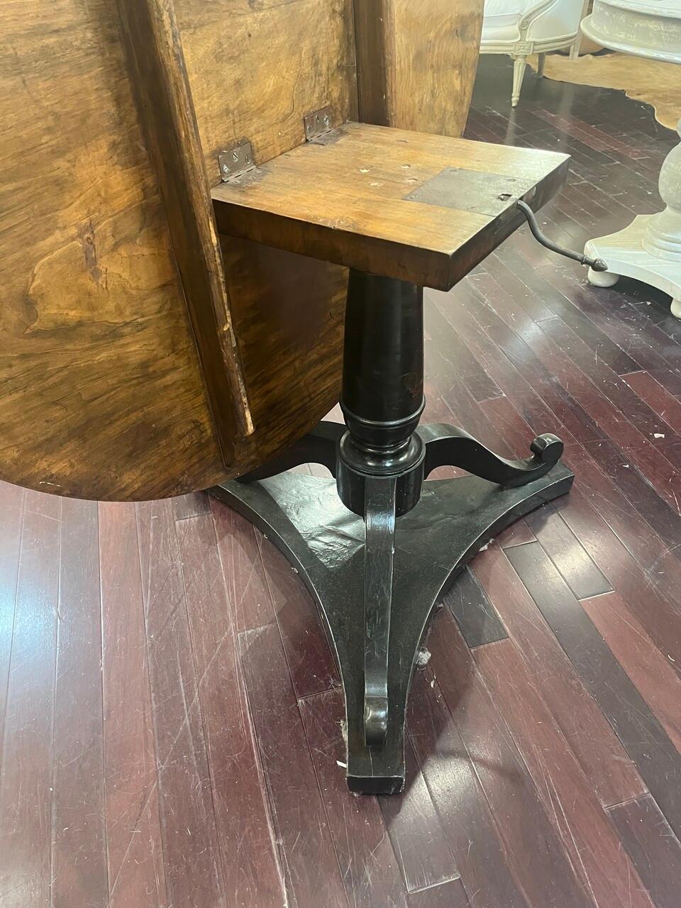 Mesa de centro basculante francesa del siglo XIX en venta 1