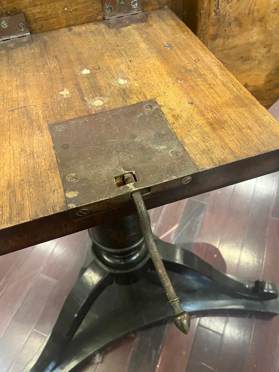 Mesa de centro basculante francesa del siglo XIX en venta 3