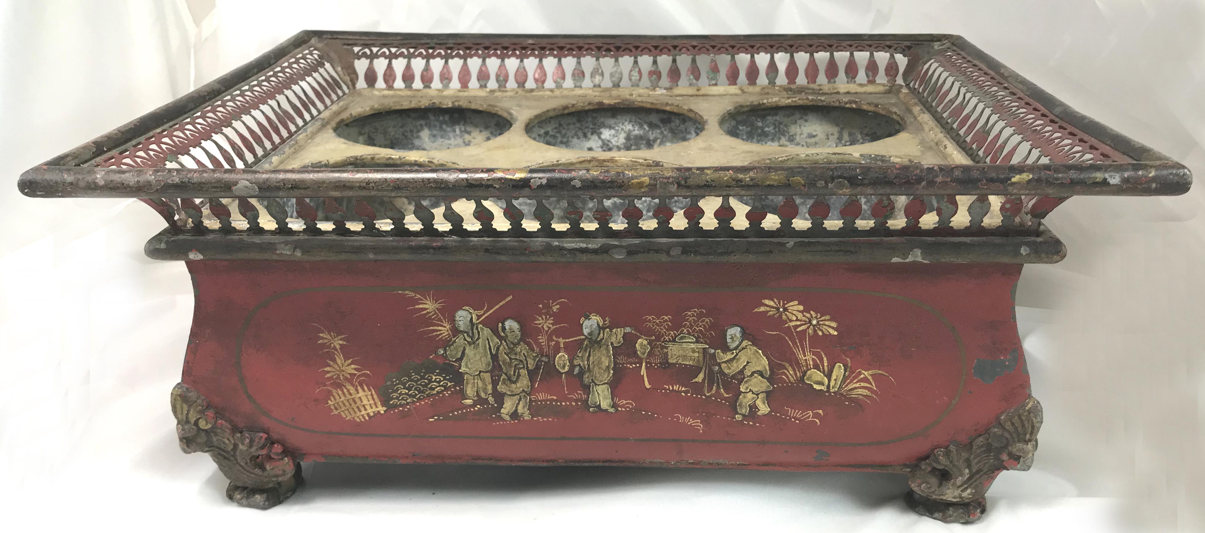 19th Century French Tole Wine Caddy with Chinese Decoration In Good Condition In Milford, NH
