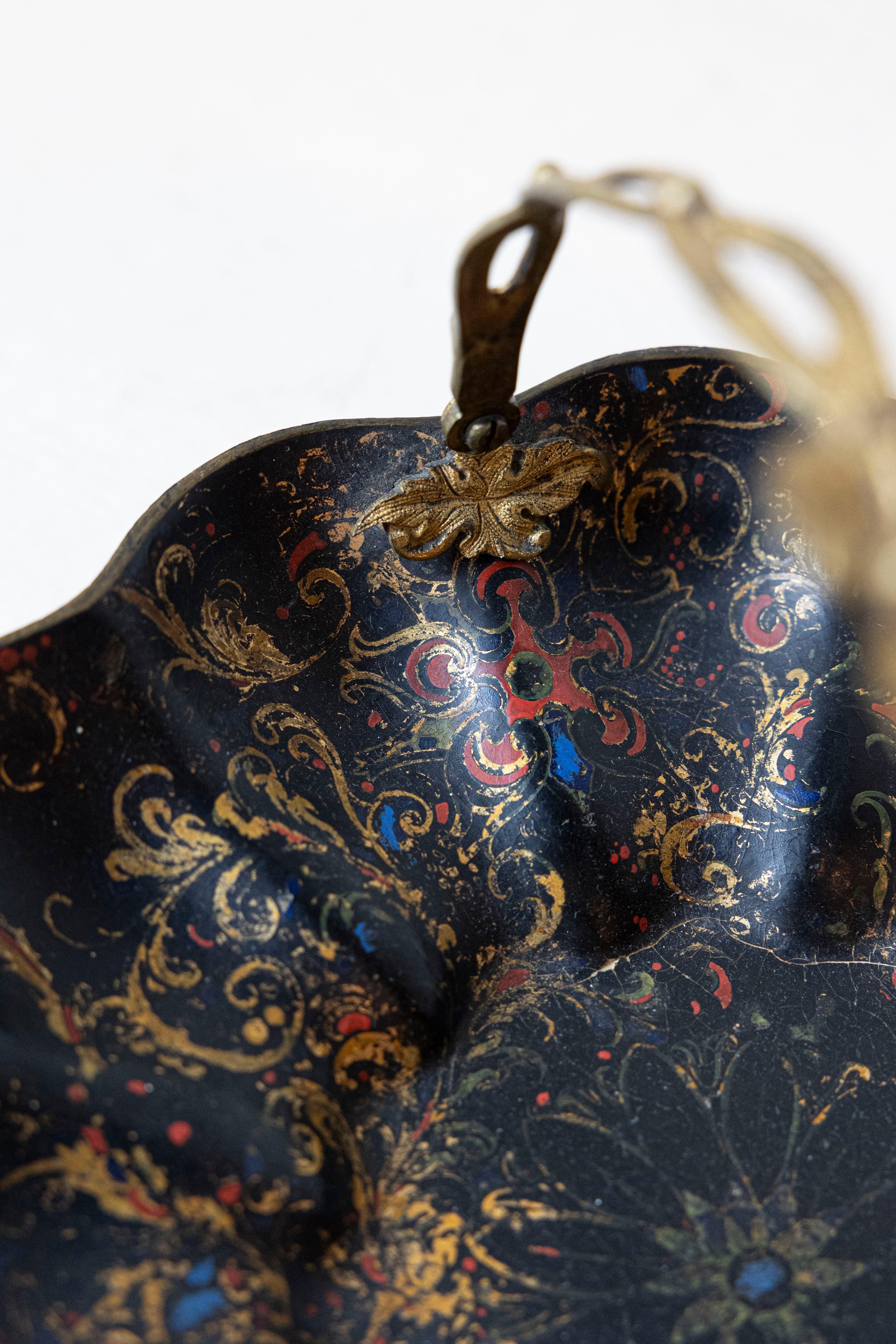 19th-Century French Toleware Basket with Gilded Floral Handle (19. Jahrhundert) im Angebot