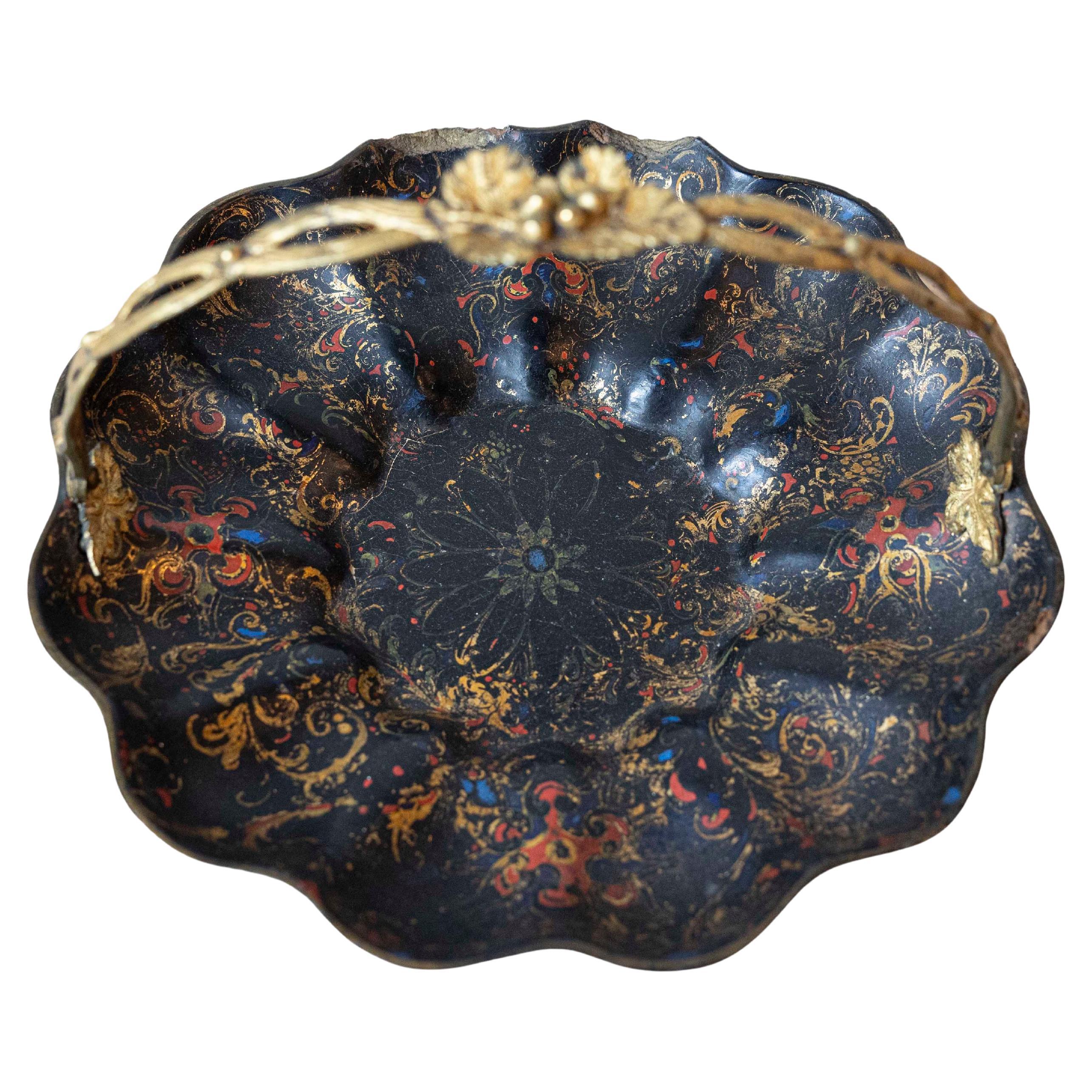 19th-Century French Toleware Basket with Gilded Floral Handle im Angebot