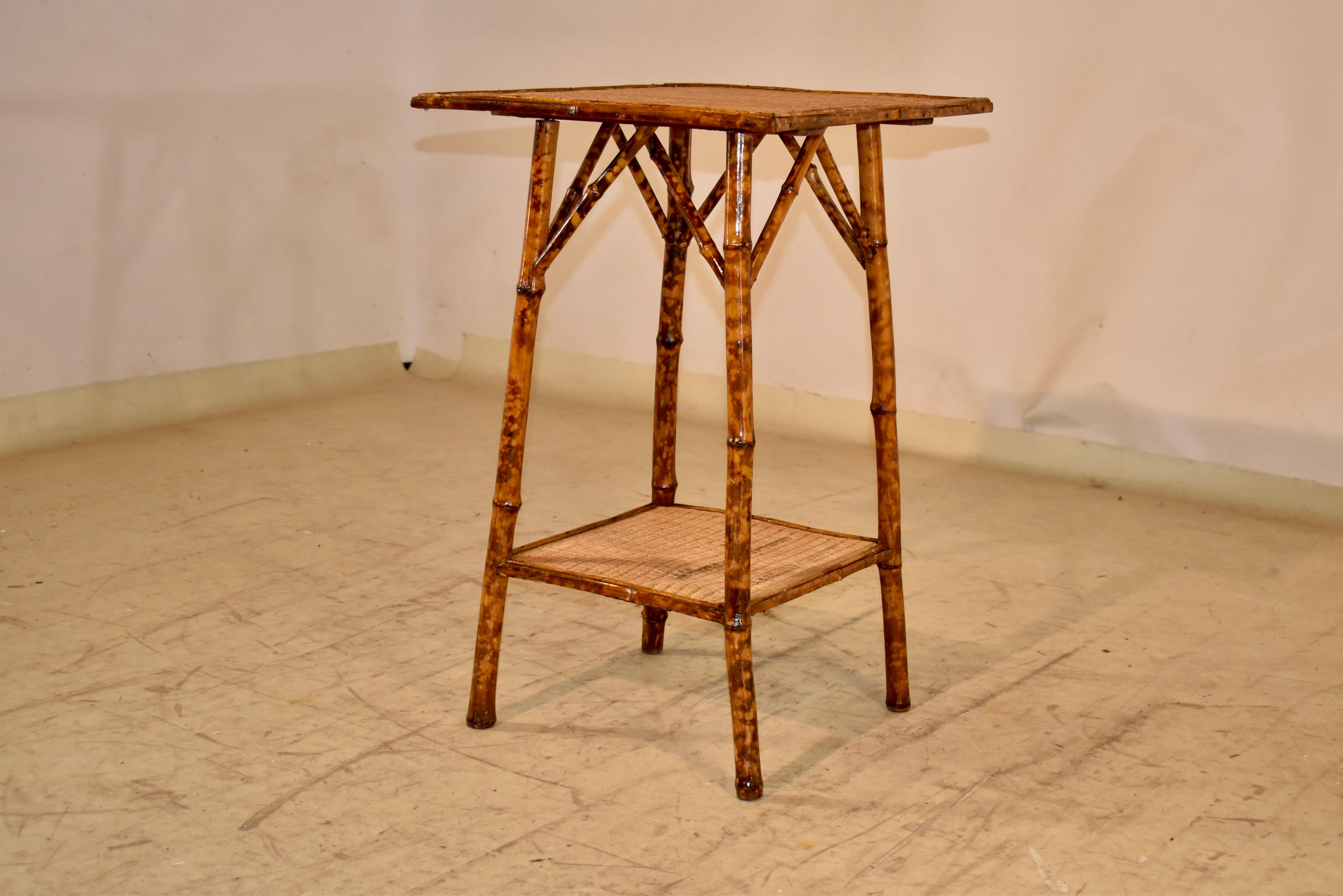 Français Table d'appoint en bambou tortue du 19ème siècle en vente