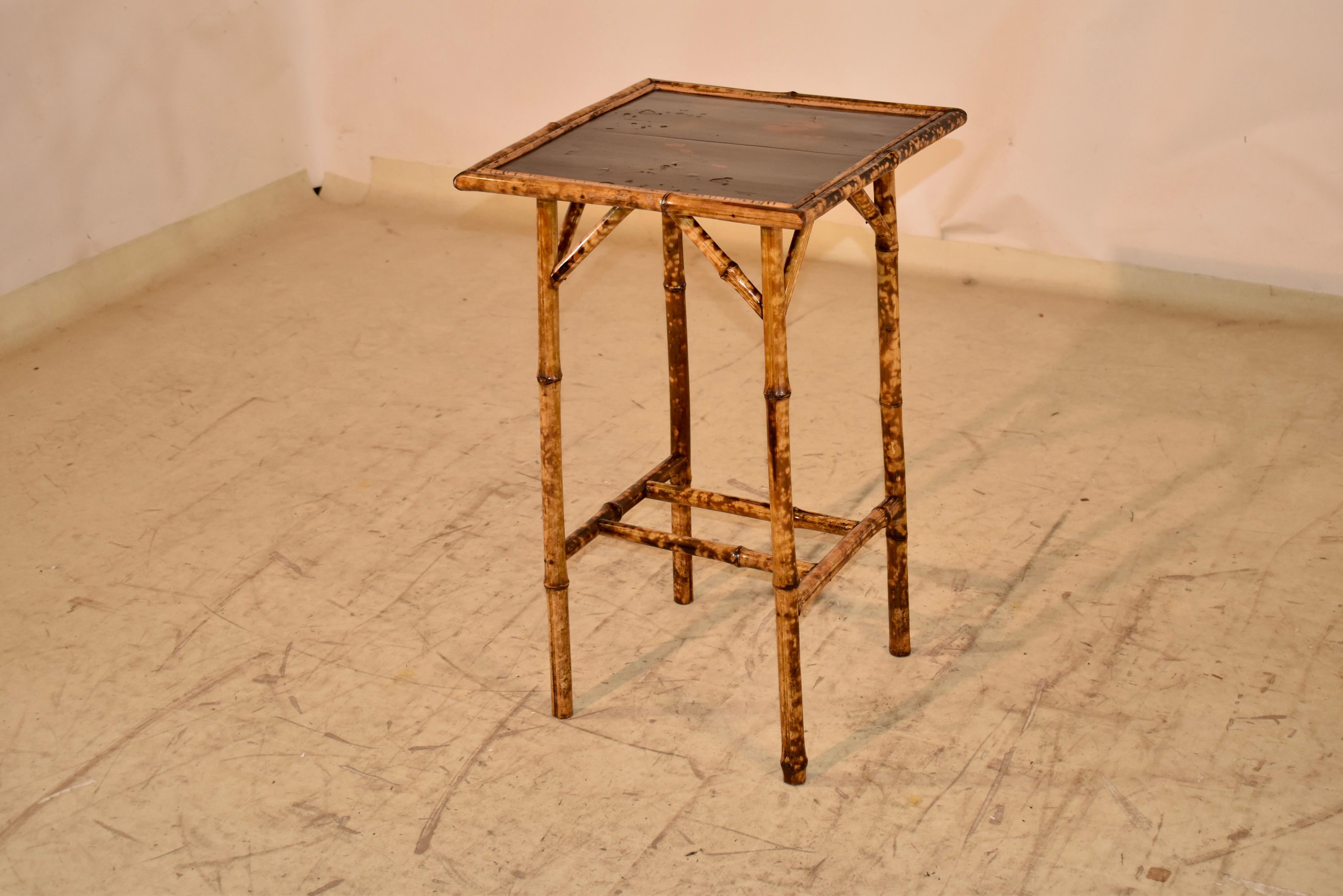 Français Table d'appoint en bambou tortue du 19ème siècle en vente