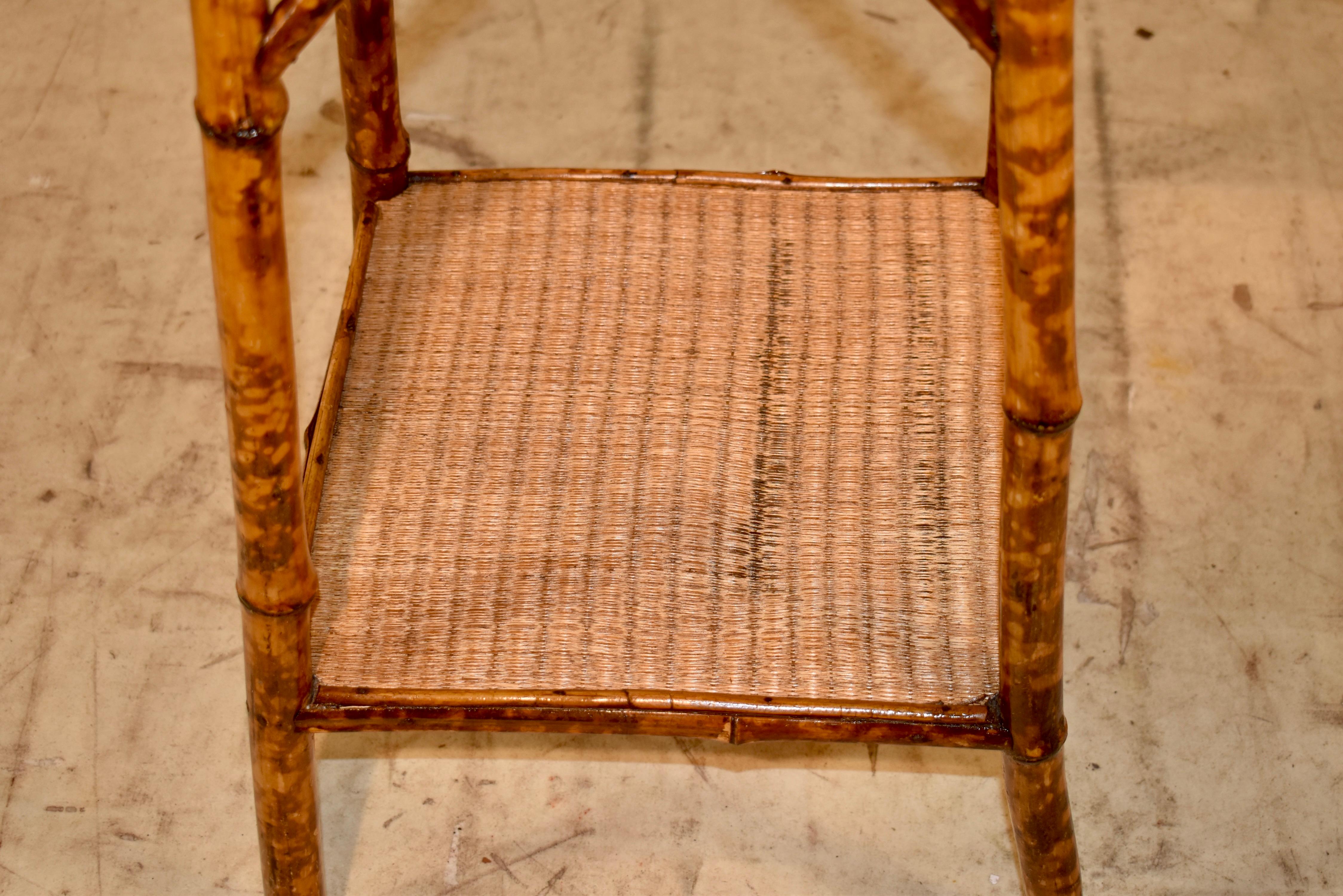 Bambou Table d'appoint en bambou tortue du 19ème siècle en vente
