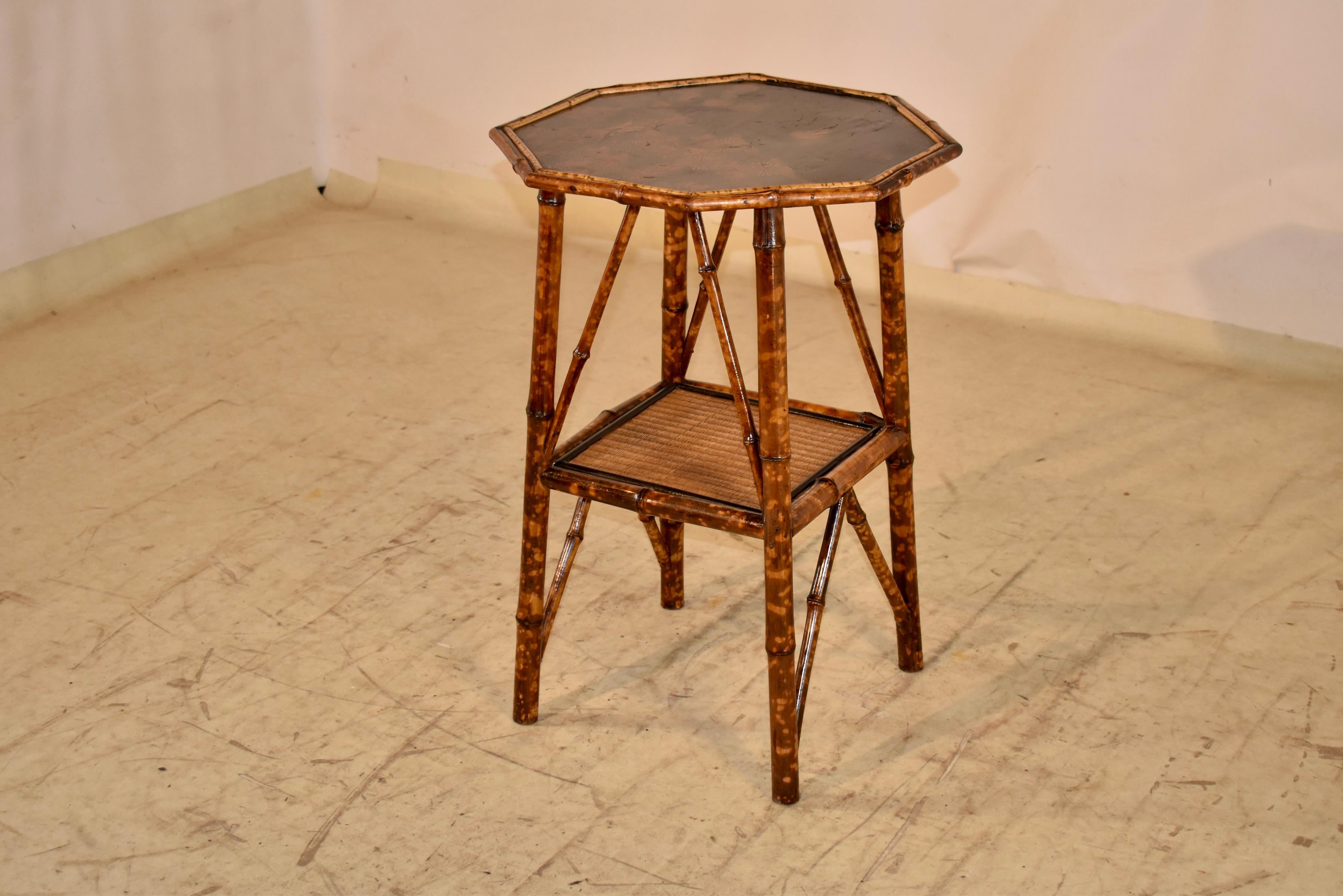 Table française du 19ème siècle en bambou torsadé avec plateau Chinoiserie Bon état - En vente à High Point, NC