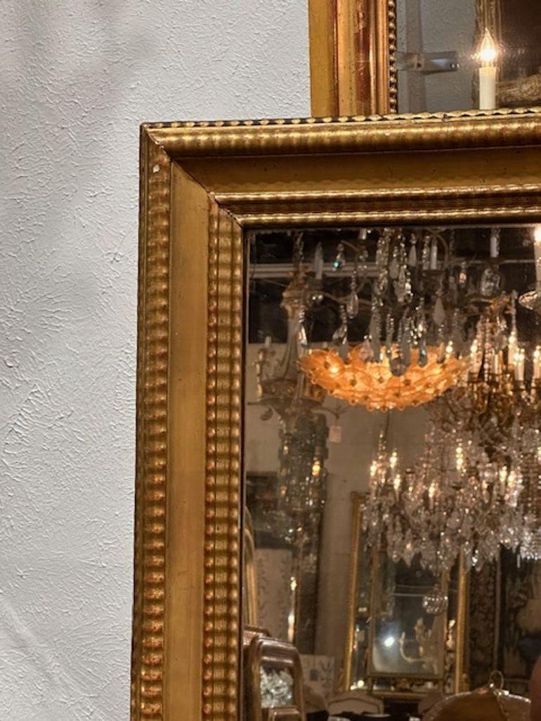 Francese Specchio francese di transizione del XIX secolo, intagliato e in legno dorato in vendita
