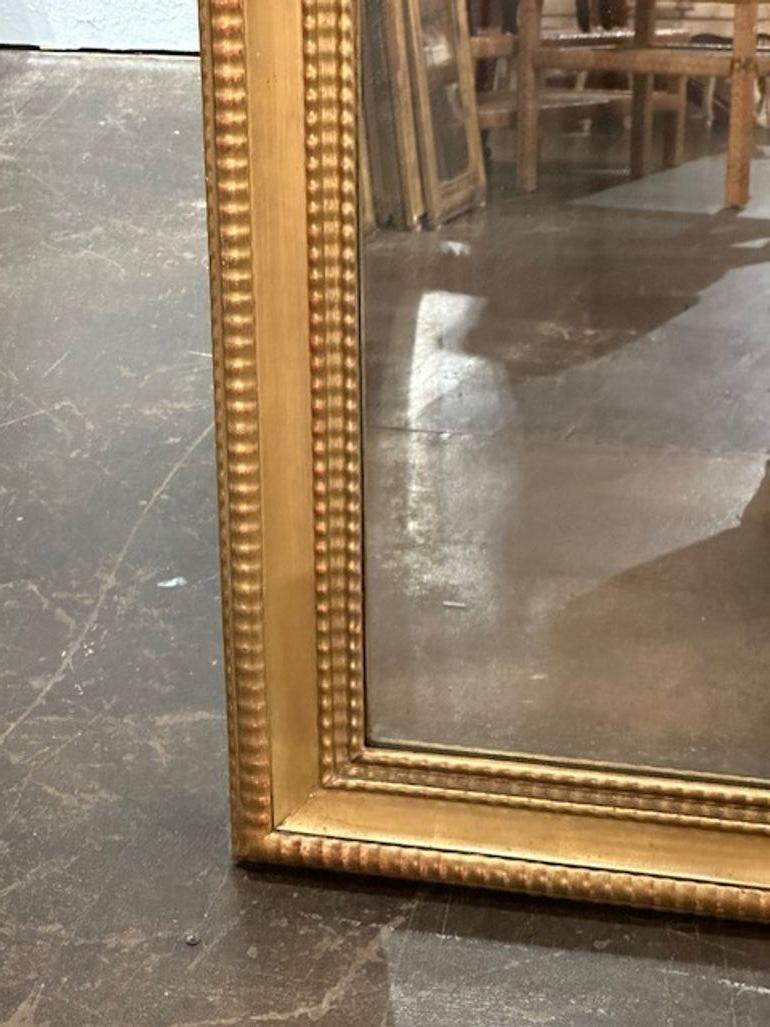 Specchio francese di transizione del XIX secolo, intagliato e in legno dorato in vendita 1